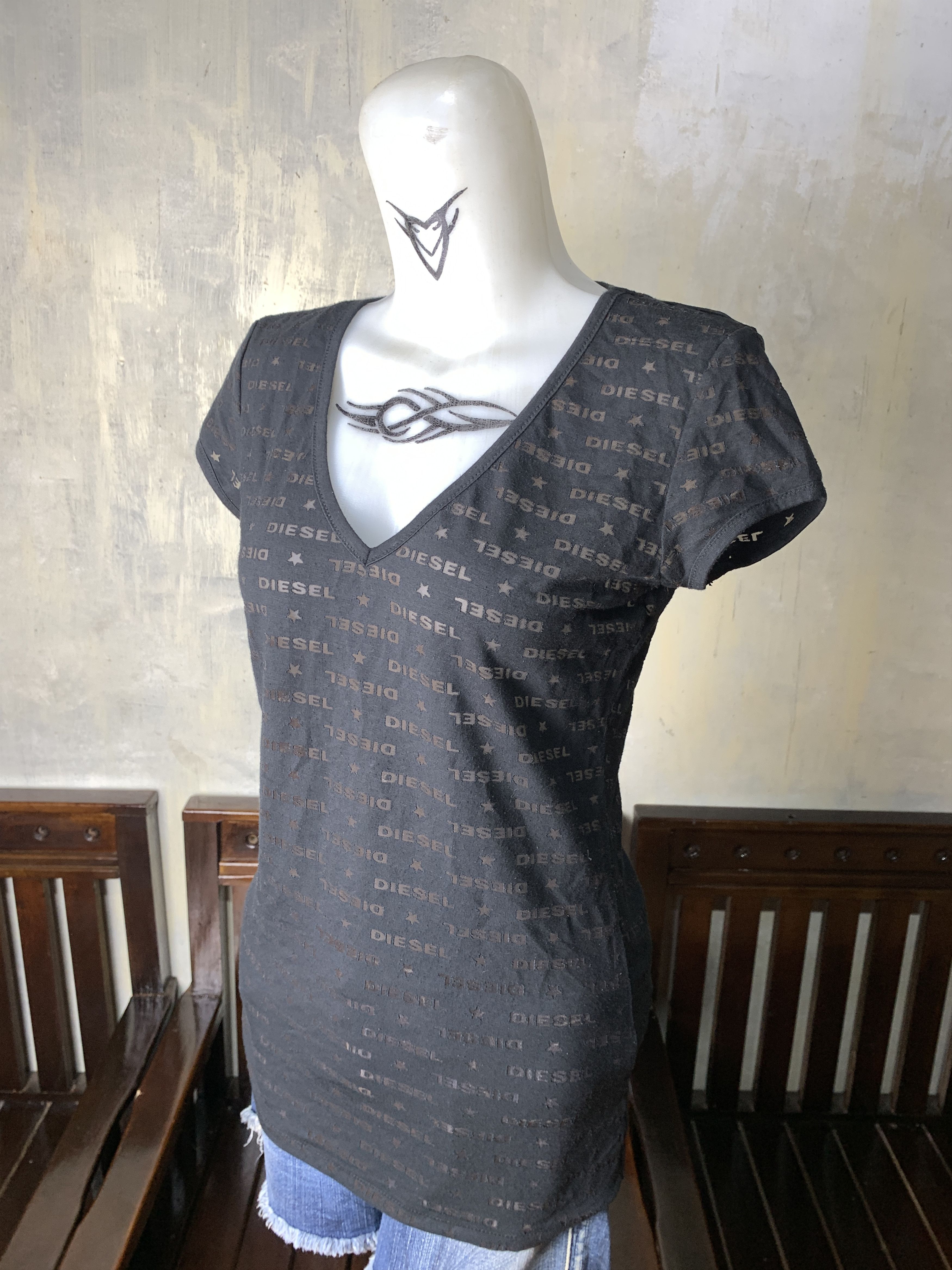 Diesel Diesel Black Throughout Print V-neck Tee (S) Size S / US 4 / IT 40 - 2 Thumbnail