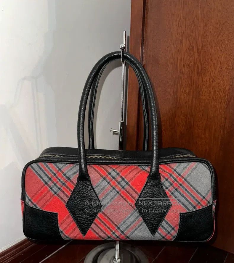 Vivienne Westwood Vivienne Westwood size os Classic black, red, and gray plai Size ONE SIZE - 5 Thumbnail