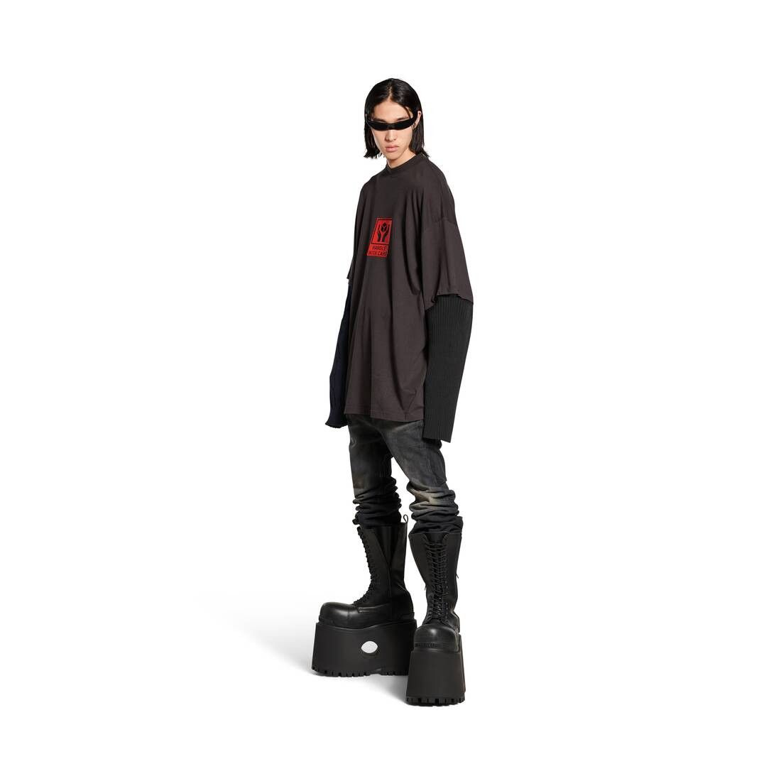 Balenciaga o1w1db11225 Handle With Care Patched Sleeves T-Shirt Size US S / EU 44-46 / 1 - 3 Thumbnail