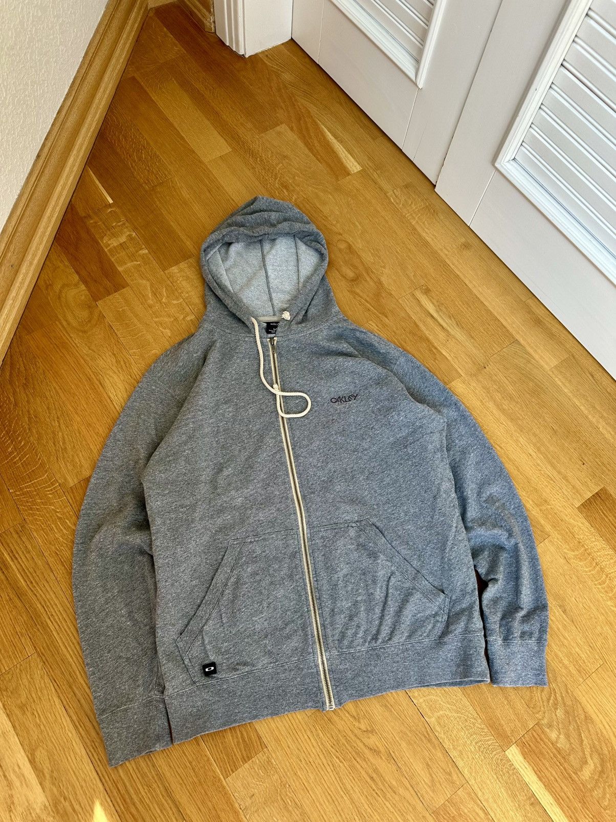 Oakley Vintage Oakley Hoodie Gray Logo Streetwear Fit Size US L / EU 52-54 / 3 - 1 Thumbnail