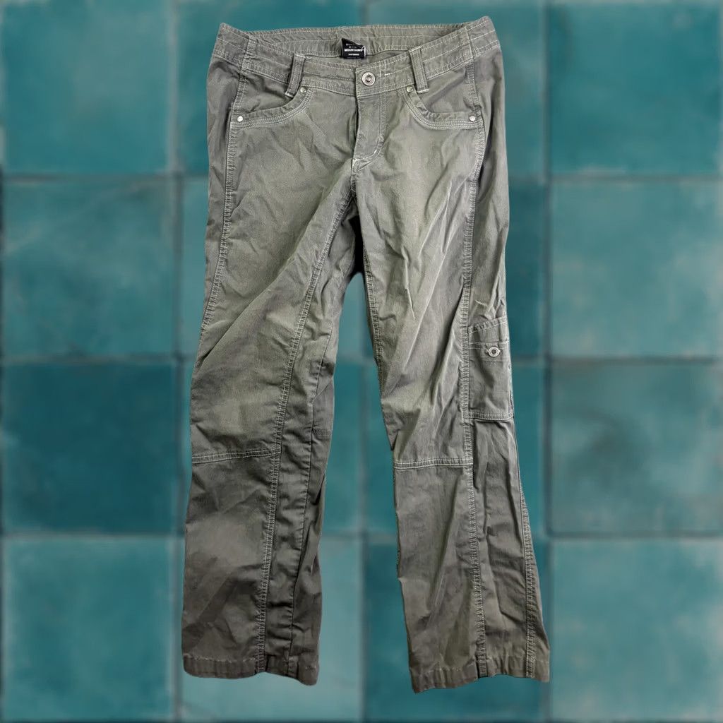 Vintage Kuhl Legendary Cargo Pants Womens 8 Short Gray Stretch Hiking Travel Outdoor Pants Womens 8 Short Gray Cargo Size 30" / US 8 / IT 44 - 1 Thumbnail