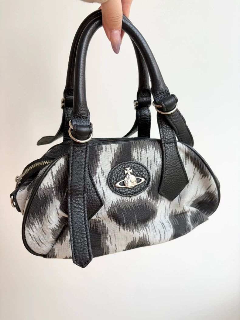 Vivienne Westwood Vivienne Westwood size os Black and white leopard print han Size ONE SIZE - 1 Thumbnail