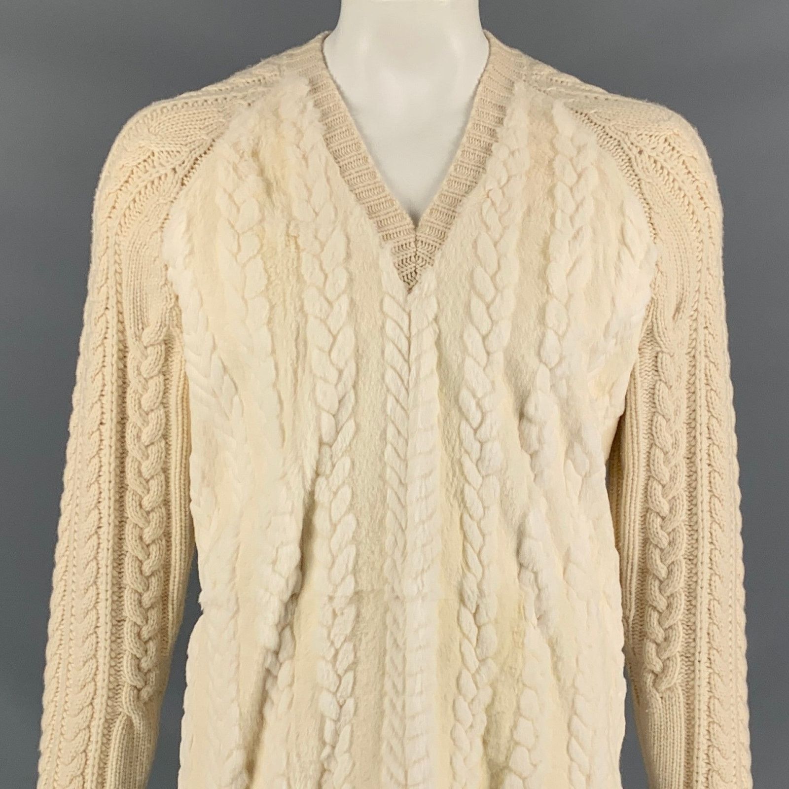 Burberry Prorsum XL Cream Cable Knit Wool / Cashmere V-Neck Sweater Size US XL / EU 56 / 4 - 2 Thumbnail