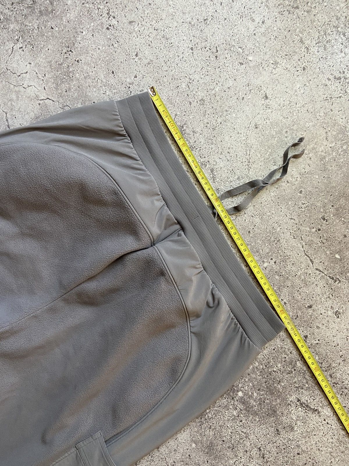 Alo Alo yoga cargo fleece nylon pants Size US 36 / EU 52 - 8 Thumbnail