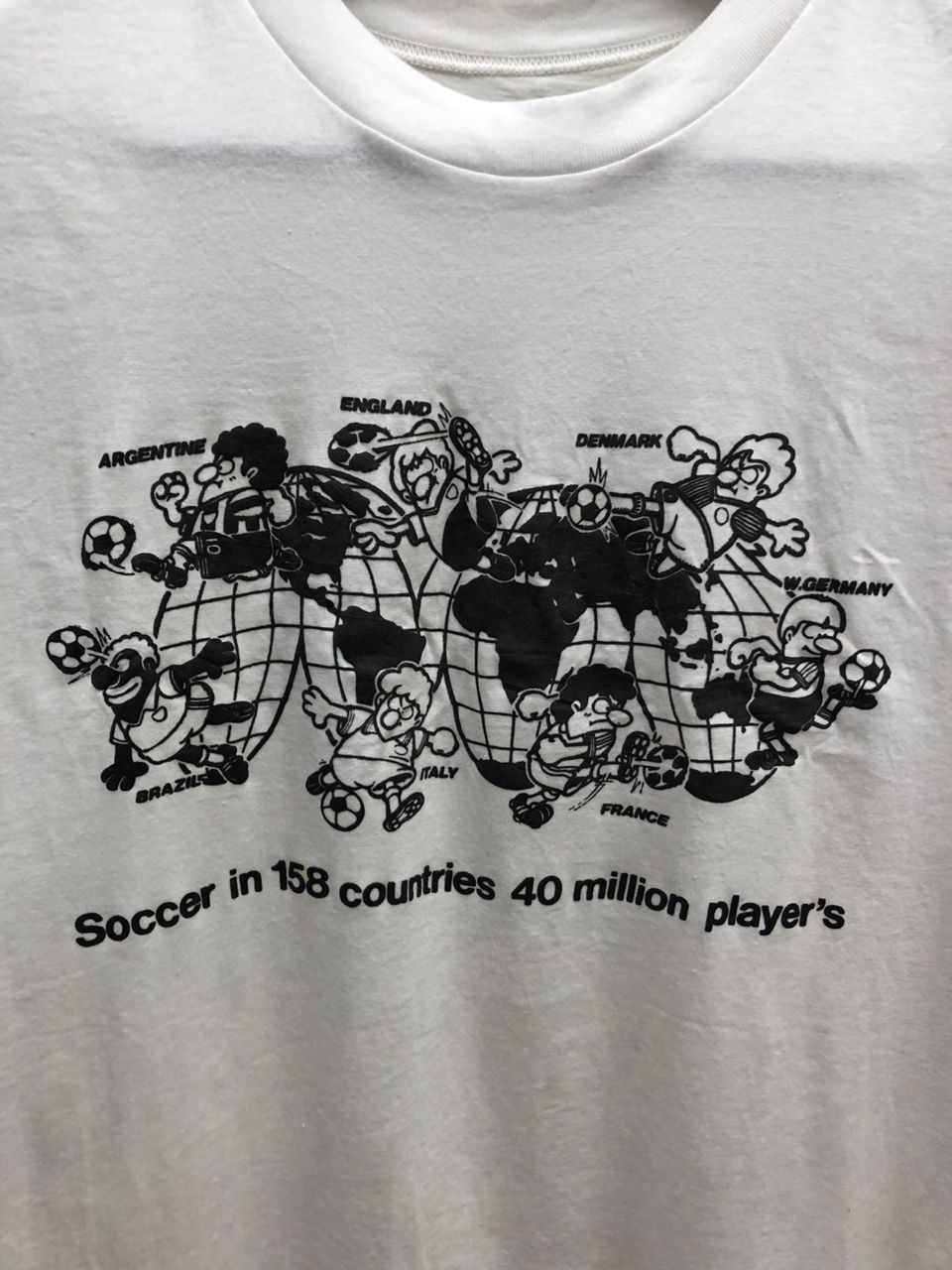 Vintage Cosmowin Vintage Graphic world soccer player made in japan Size US M / EU 48-50 / 2 - 2 Thumbnail