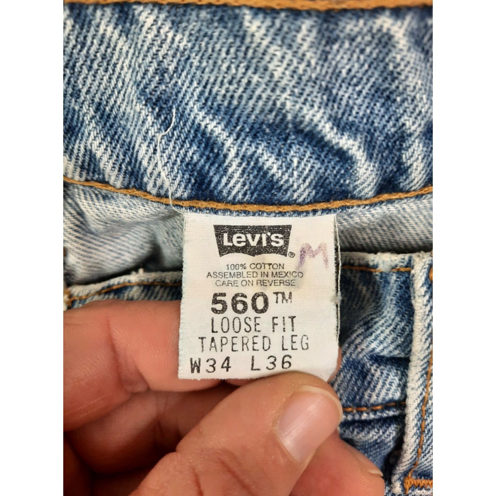 Levi's VINTAGE Levi's 560 Jeans Blue Light Wash 32x36 Loose Fit Tapered Leg Zip Fly Men N/A Size US 34 / EU 50 - 3 Thumbnail