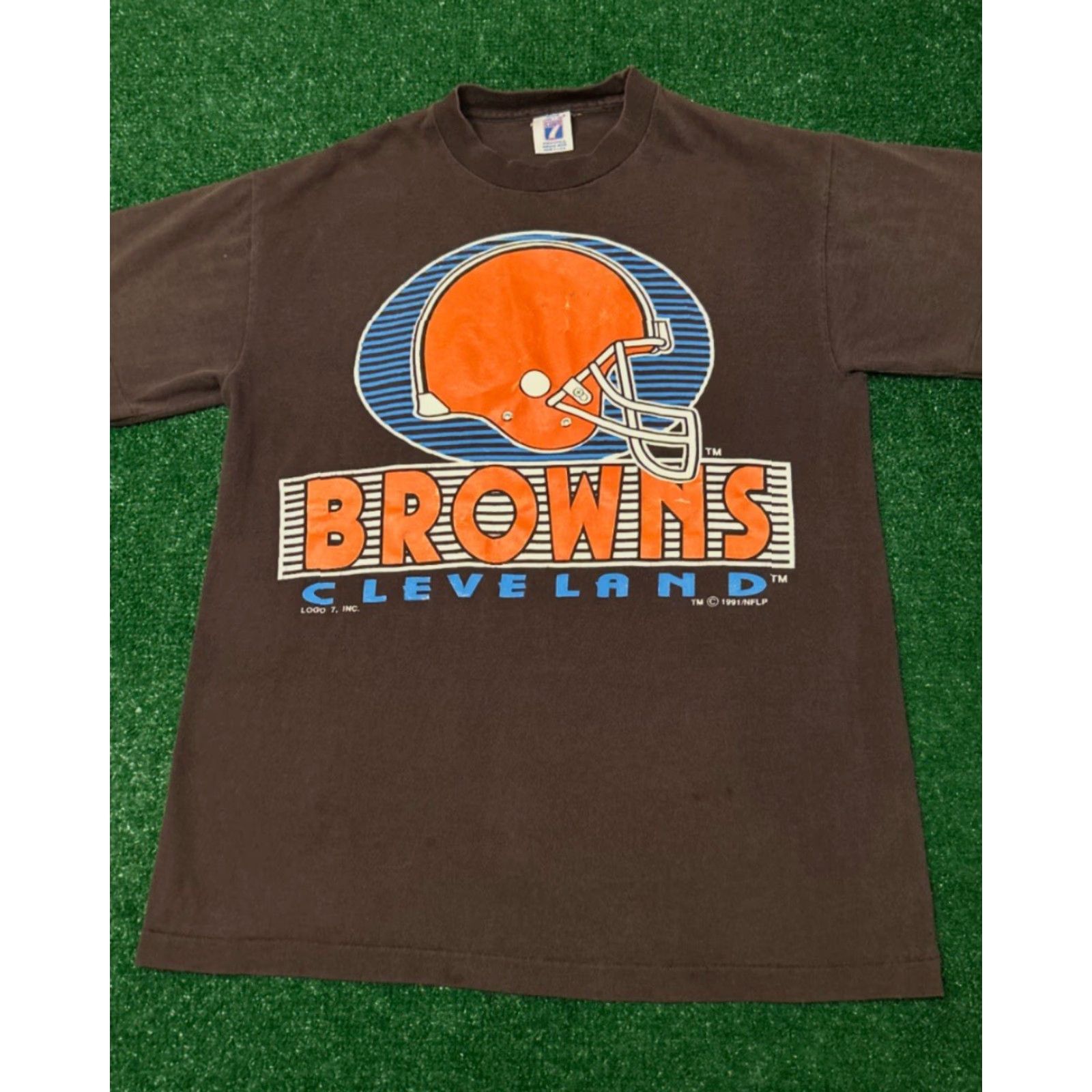 Logo 7 VINTAGE 90s Cleveland Browns NFL Logo 1991 VTG Shirt Mens Size Medium USA Logo 7 Black Short Sleeve T-Shirt Browns Mens Medium 90s Sports Vintage Size US M / EU 48-50 / 2 - 3 Thumbnail