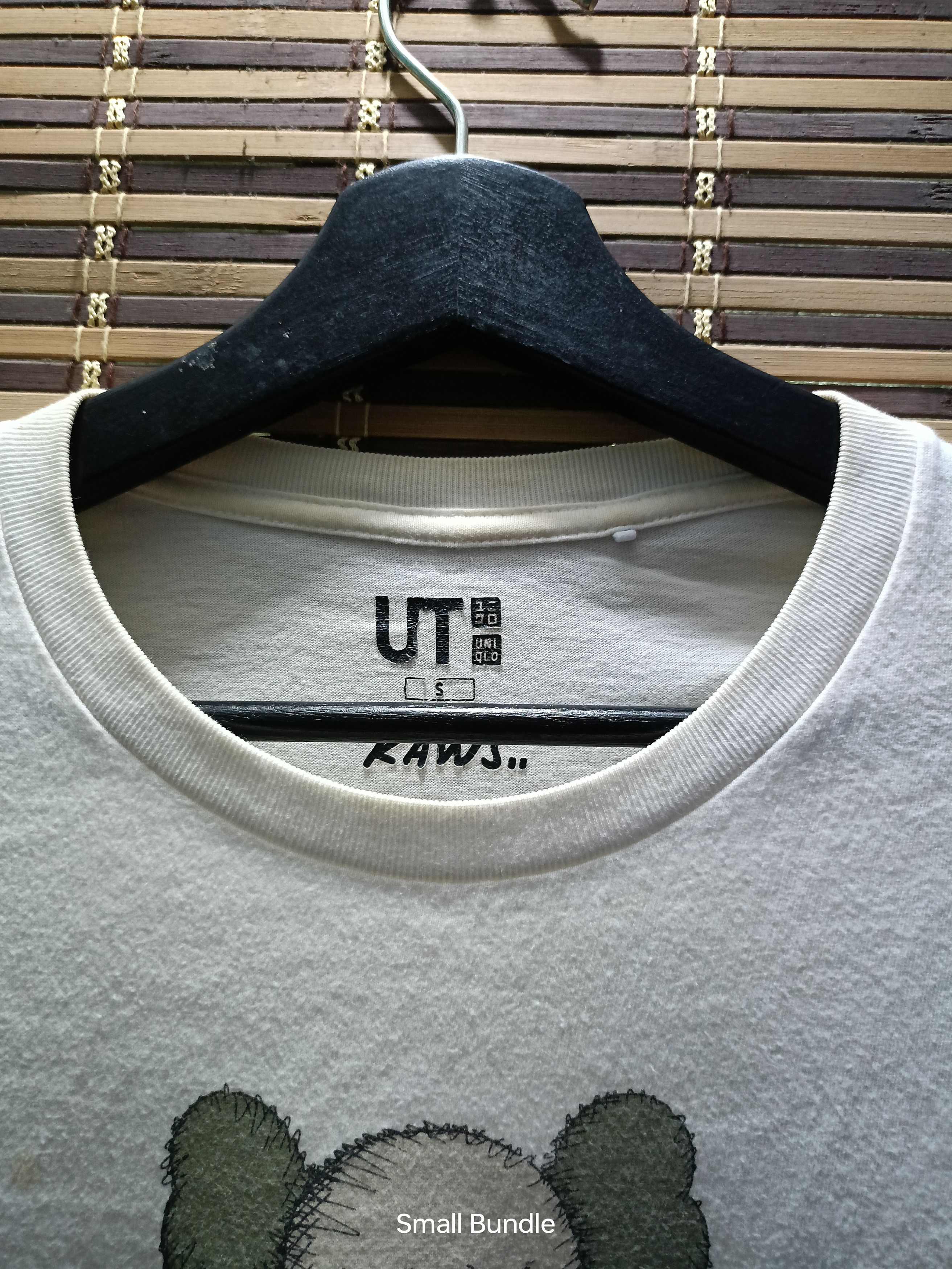 Uniqlo Uniqlo x Kaws Size US S / EU 44-46 / 1 - 6 Thumbnail