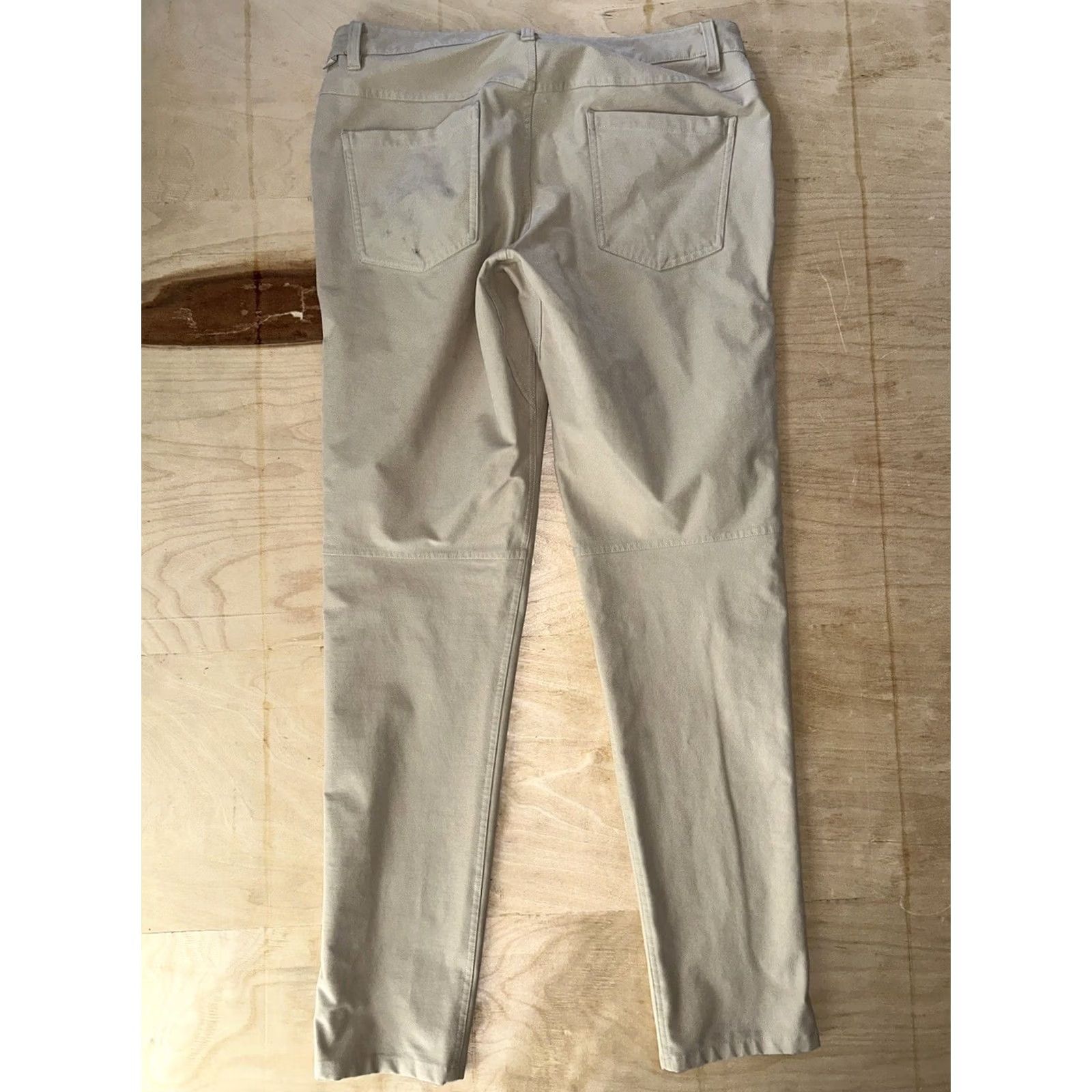 Lululemon Lululemon Commission Pant Warpstreme Beige Flat Front Regular Fit Tapered 34x33 Distressed Men’s Size US 34 / EU 50 - 3 Thumbnail