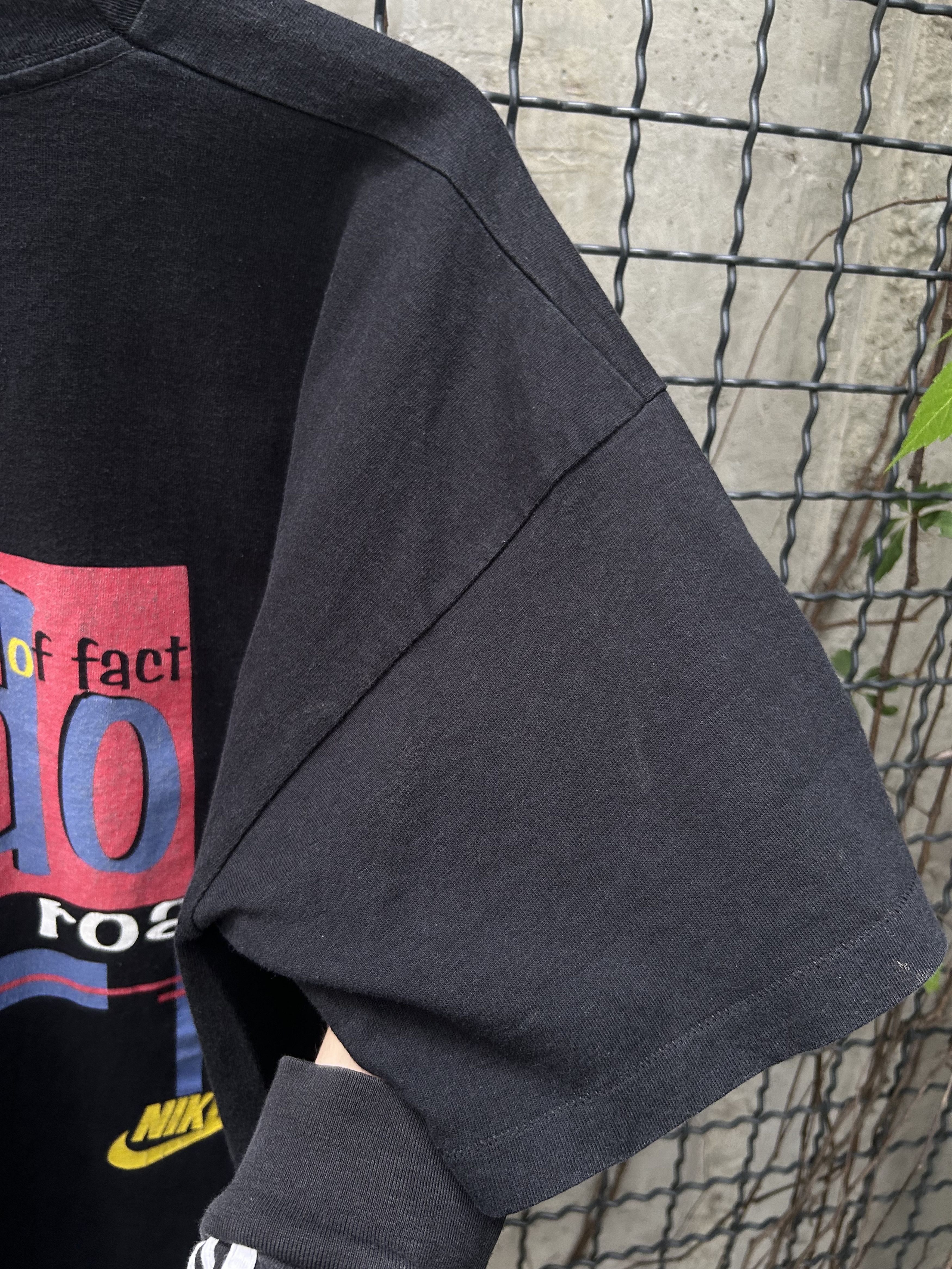 Nike Vintage 90s Nike Streetwear Graphic T-shirt Size US L / EU 52-54 / 3 - 15 Thumbnail