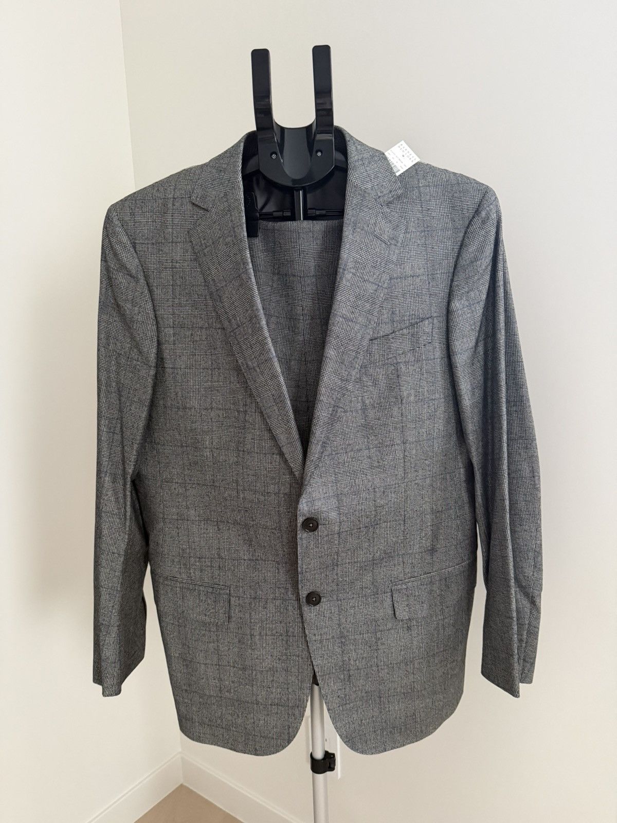 Ermenegildo Zegna Ermenegildo Zegna Gray Plaid 2-Piece Suit Size 40R US /50 IT Size 40R - 1 Thumbnail