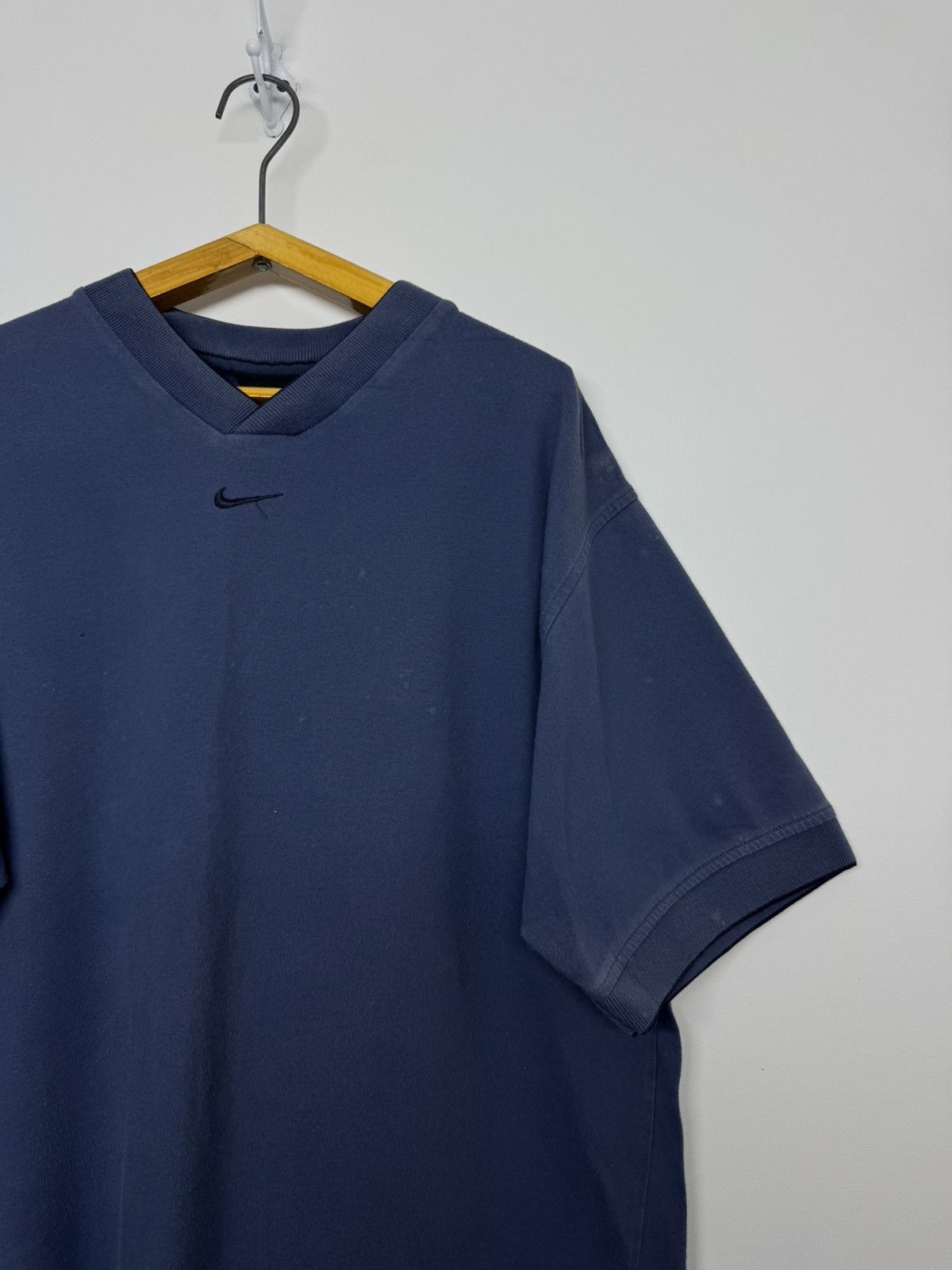Nike Vintage Y2k Nike Center Swoosh Logo T-Shirt Size US XL / EU 56 / 4 - 5 Thumbnail