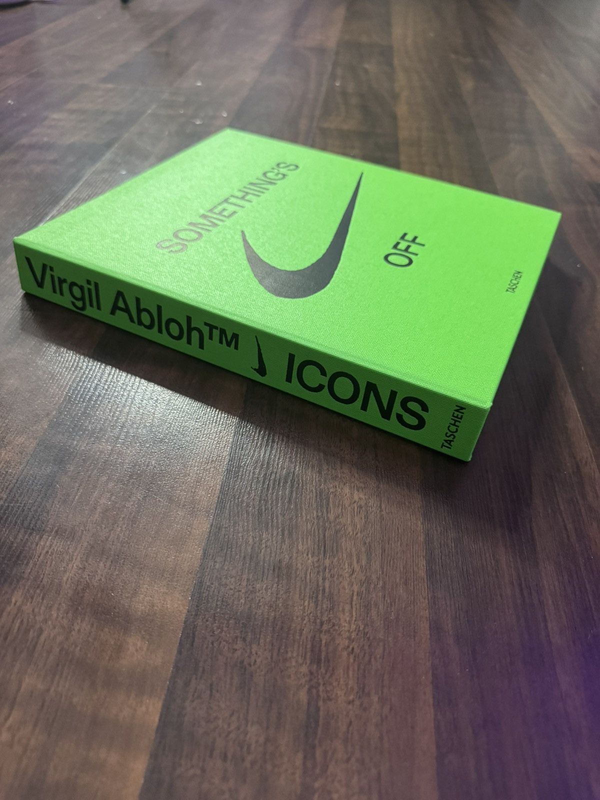 Nike × Off-White Virgil Abloh x Nike “Something’s Off” ICONS Book Size ONE SIZE - 5 Thumbnail