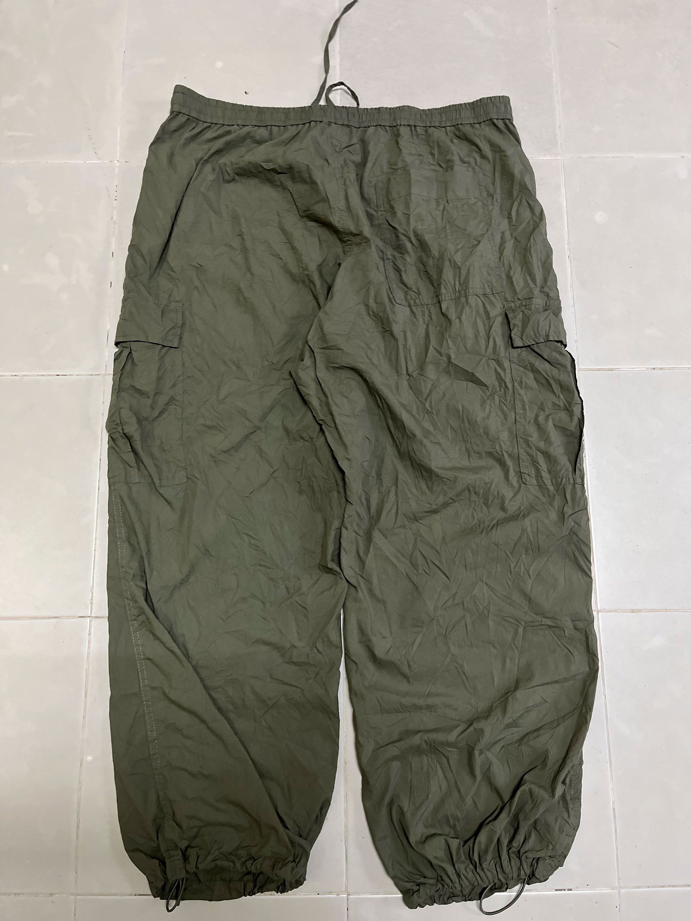 Japanese Brand × Uniqlo Relax Pants Uniqlo Parachute Lightweight Cargo Size US 34 / EU 50 - 5 Thumbnail