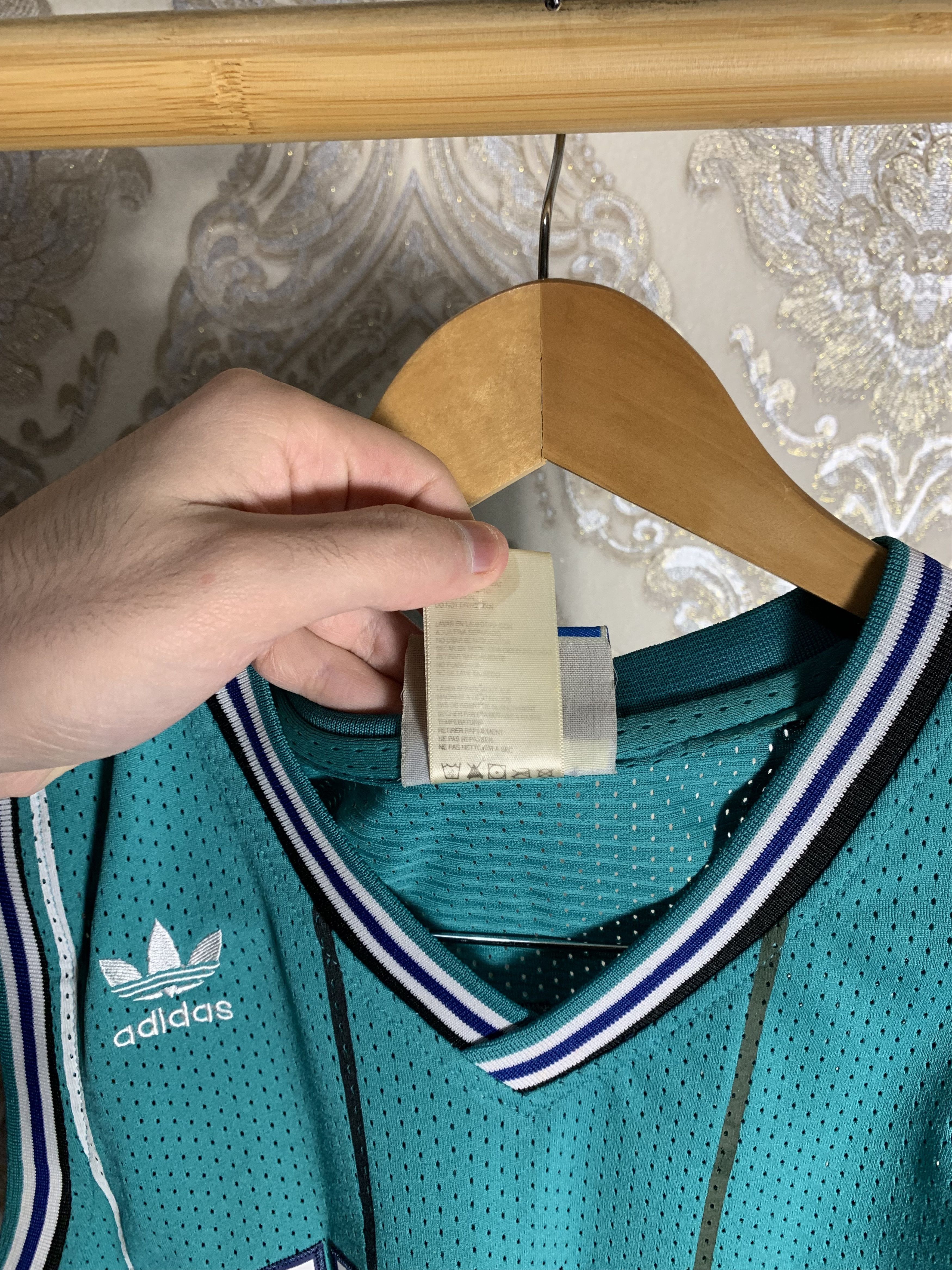 Adidas VINTAGE ADIDAS ORIGINAL CHARLOTTES NBA RETRO JERSEY Y2K 90s Size US S / EU 44-46 / 1 - 4 Thumbnail