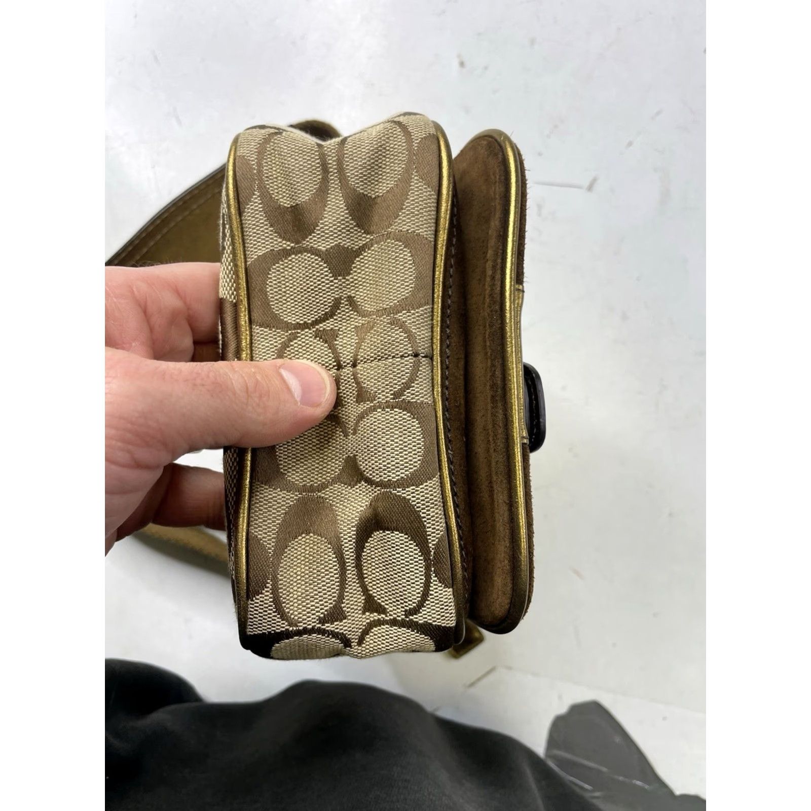 Coach VINTAGE Coach Signature Canvas & Brown Suede Gold Crossbody Bag Small Women's Tan Brown Gold Canvas Leather, Cross-Body Strap, Zip Closure, 1497 Size ONE SIZE - 7 Thumbnail