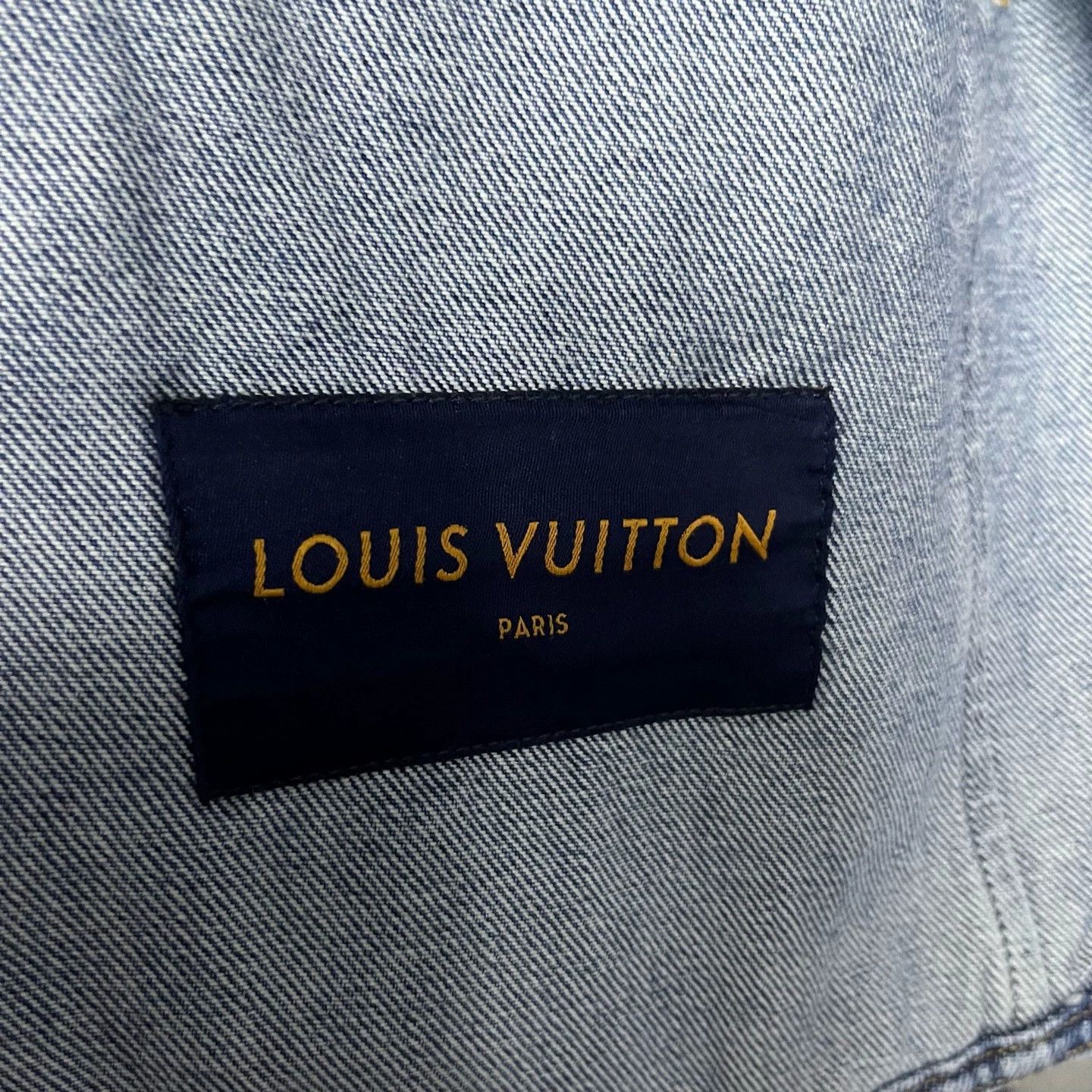 Louis Vuitton louis vuitton blue gradient denim jacket Size US M / EU 48-50 / 2 - 3 Thumbnail