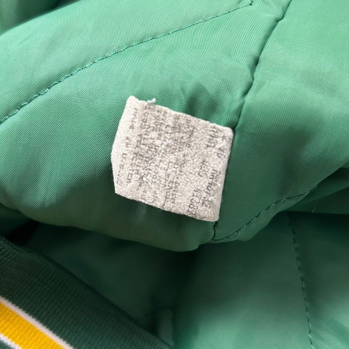 MLB VTG 90s OAKLAND ATHLETICS CHALK LINE SATIN SPELL OUT JACKET Size US L / EU 52-54 / 3 - 6 Thumbnail