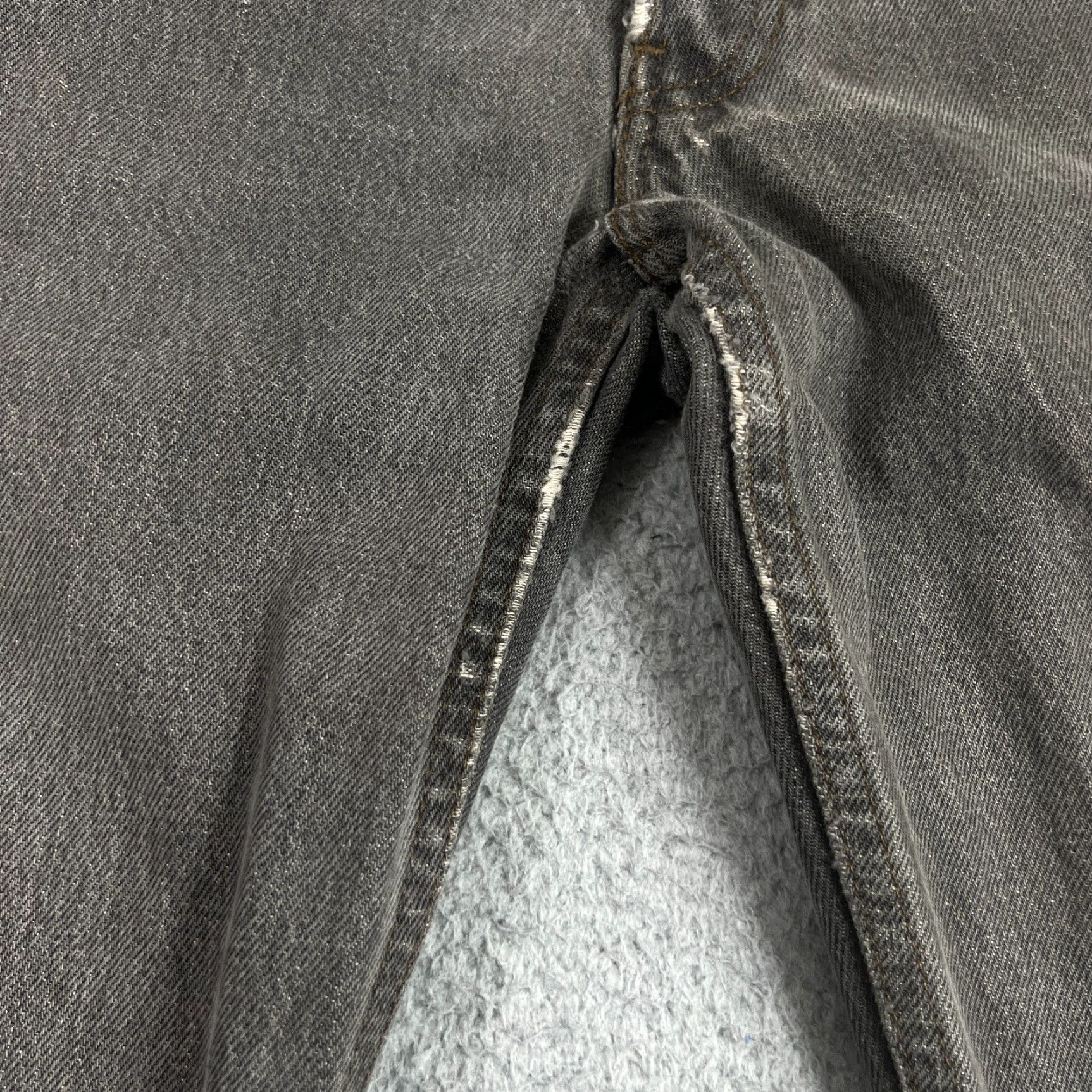 Levi's VINTAGE Levi's 501 Jeans 29x33 Black Distressed Button Fly USA Mens Size US 29 - 7 Thumbnail