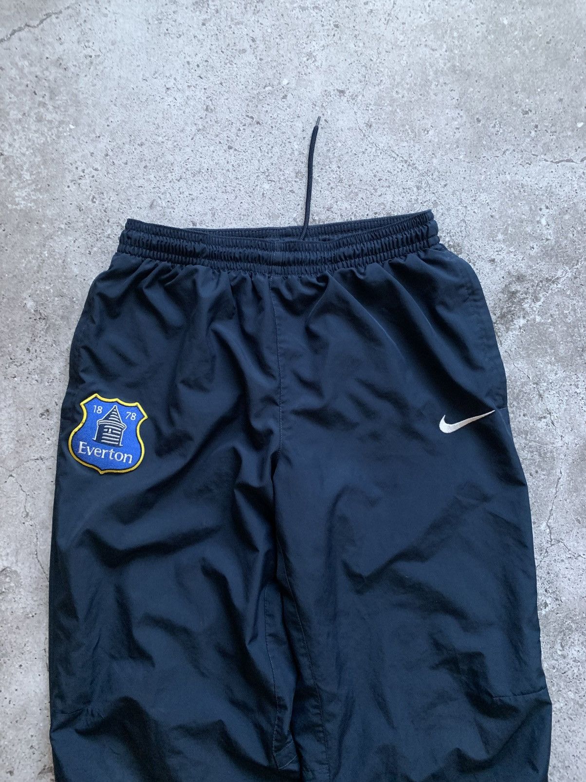 Nike 🔥VINTAGE NIKE EVERTON BAGGY TRACK PANTS SWEATPANTS Size US 32 / EU 48 - 5 Thumbnail