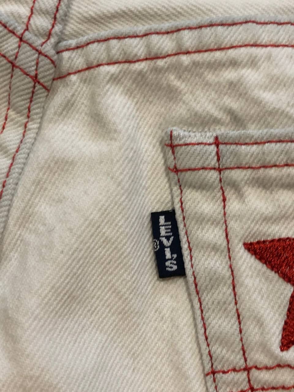 Levi's Vintage Levi's print stars Y2K jeans white streetwear Size 28" / US 6 / IT 42 - 7 Thumbnail