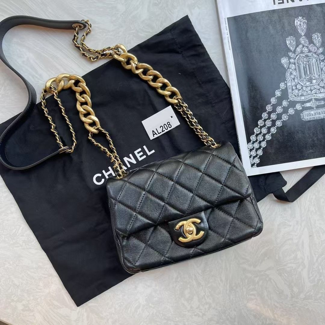 Chanel Pre-loved Bag Very good condition Size ONE SIZE - 1 Thumbnail