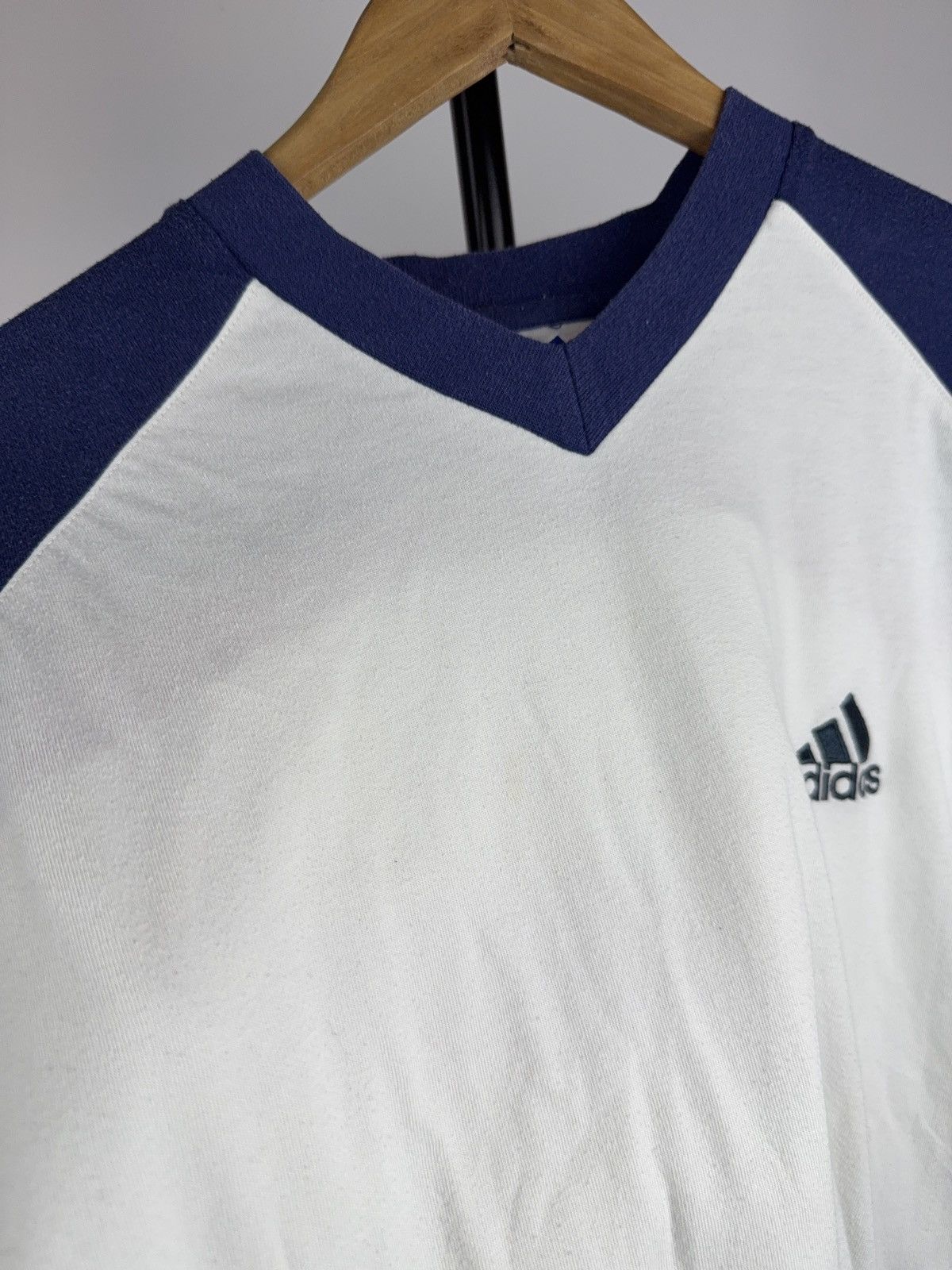 Adidas Retro Vintage Adidas V Neck T-Shirt 90s Stripes Logo Tee Size US M / EU 48-50 / 2 - 11 Thumbnail