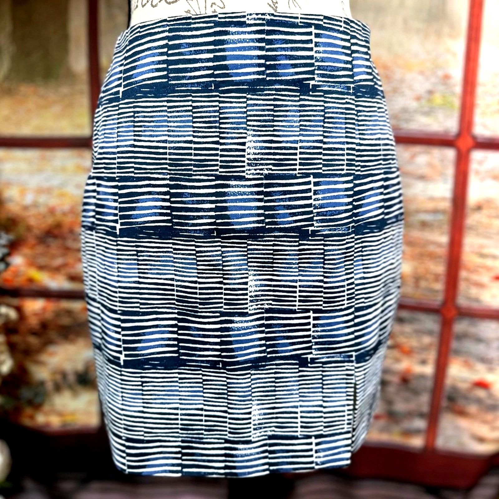 Kate Spade Kate Spade Saturday Striped Mini Skirt Navy/White size 2 Size 25" / US 0 / IT 36 - 8 Thumbnail