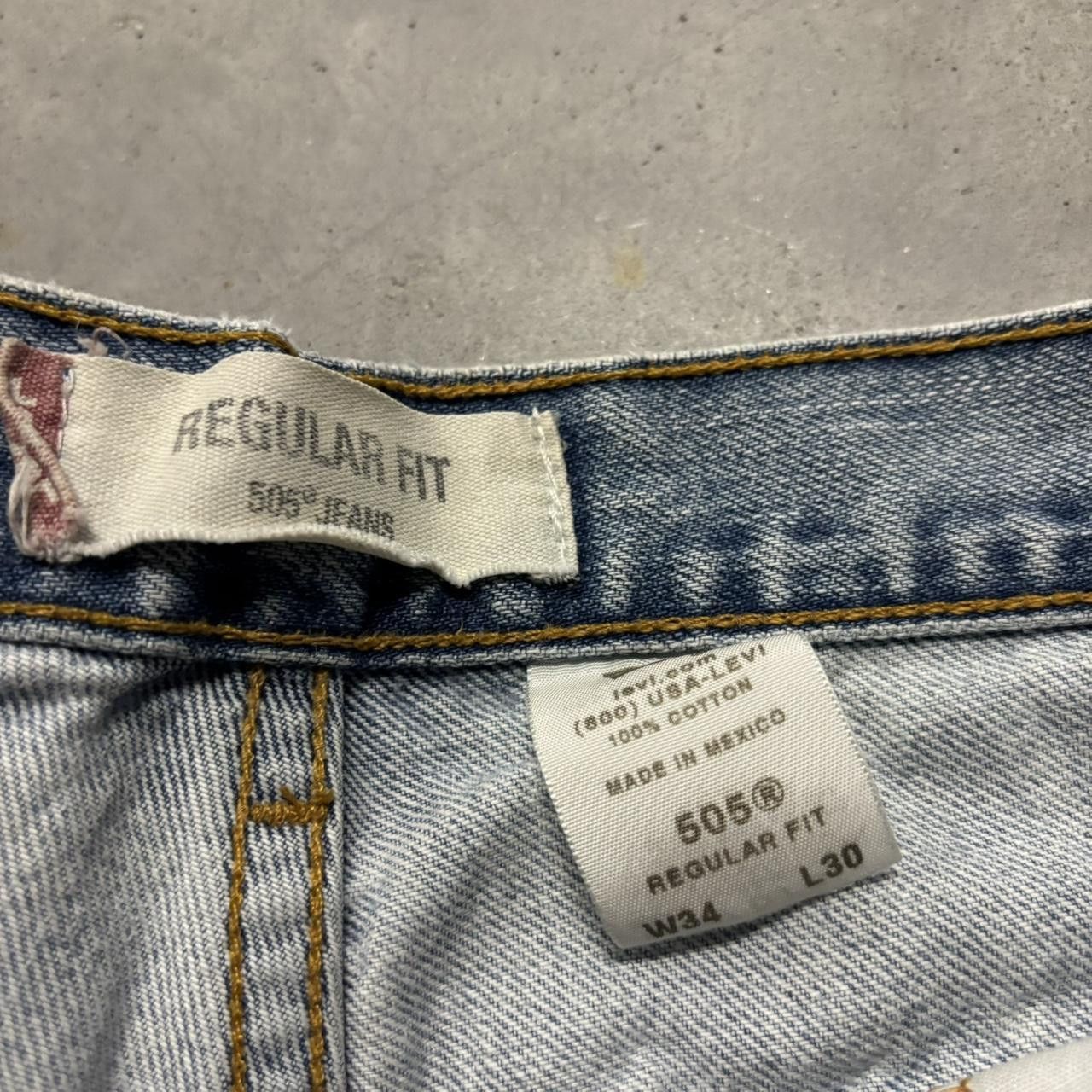 Levi's × Vintage Crazy Vintage Y2K/2000s Levis Light Wash Essential Denim Jeans! Size US 32 / EU 48 - 8 Thumbnail