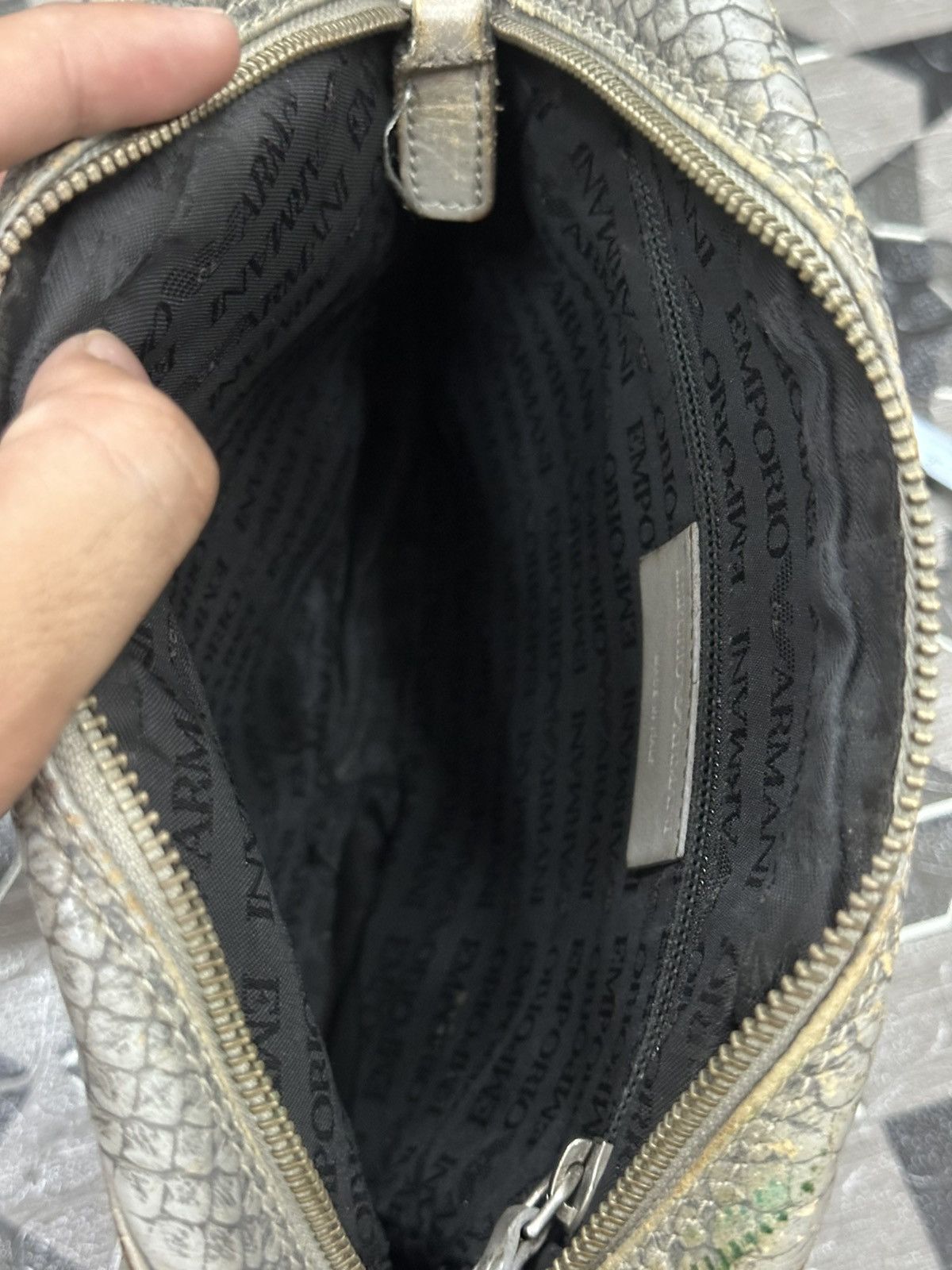 Emporio Armani Vintage 1990 Emporio Armani Fish Leather Sling Bag Size ONE SIZE - 17 Thumbnail
