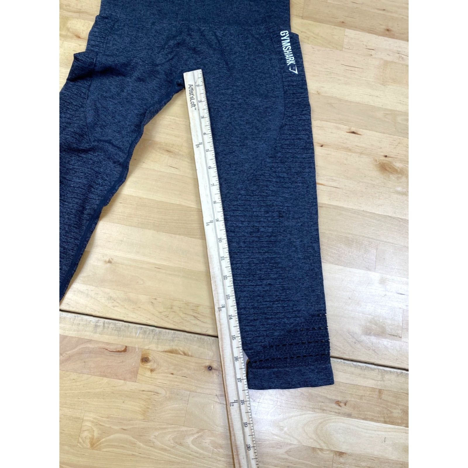 Gymshark GYMSHARK Leggings Cropped Athletic Women S Gray Moisture Wicking Perforated Dry Small12362 Size 28" / US 6 / IT 42 - 5 Thumbnail