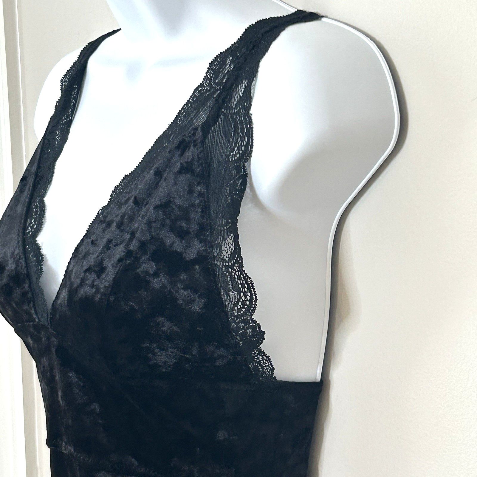 Free People Free People Black Crushed Velvet Mini Dress XS Lace Bodycon Size XS / US 0-2 / IT 36-38 - 5 Thumbnail