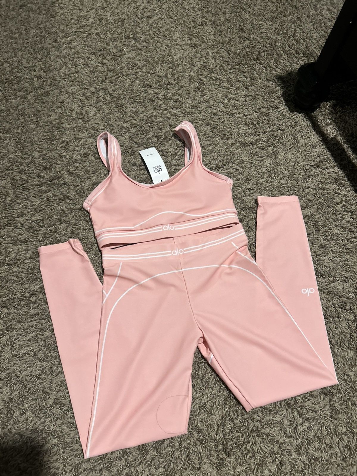 Alo Yoga alo yoga set size small for $100 Size 27" / US 4 / IT 40 - 2 Thumbnail