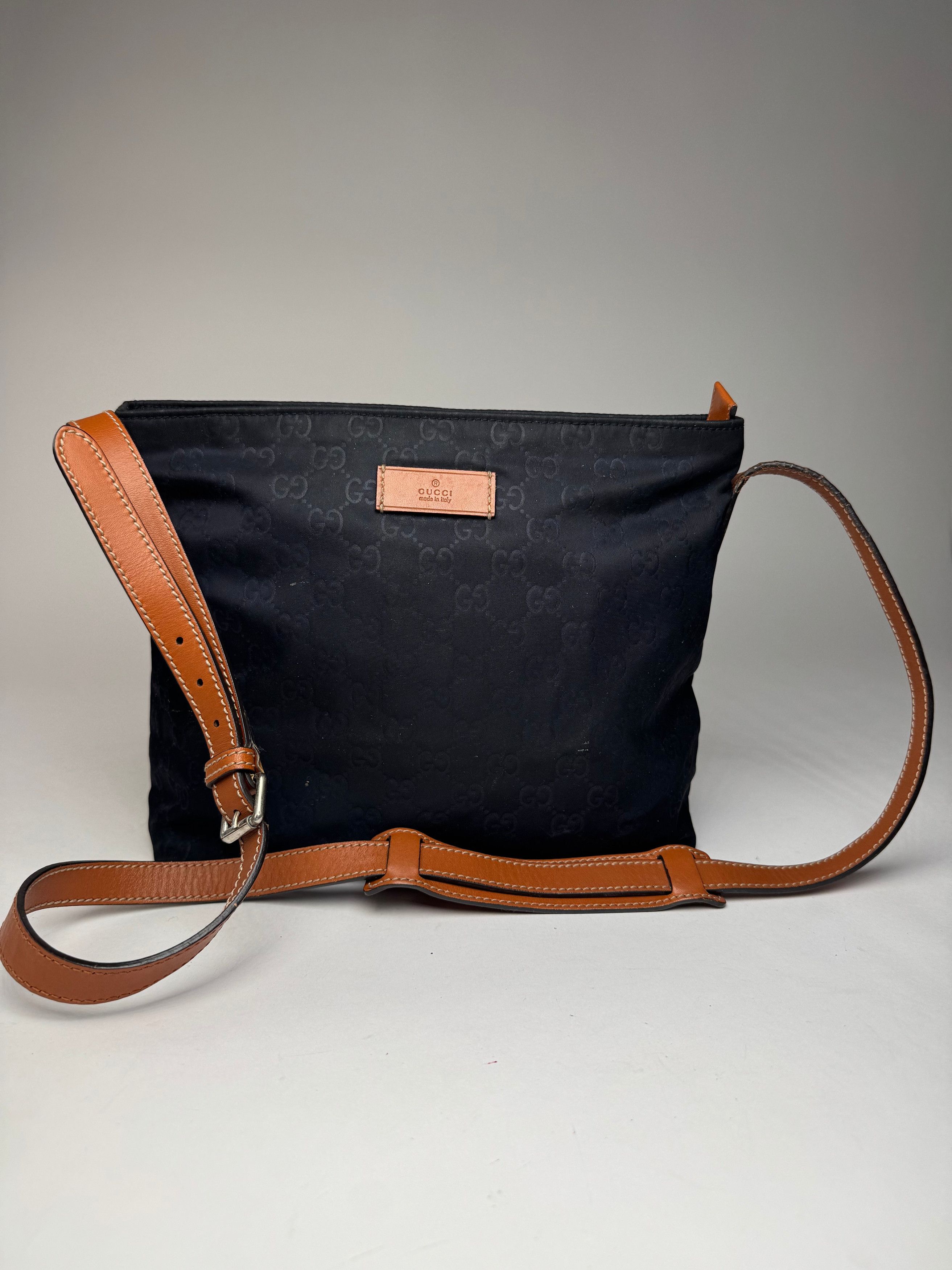 Gucci Vintage Monogram Canvas Leather Shoulder / Crossbody Bag Bla Size ONE SIZE - 1 Thumbnail