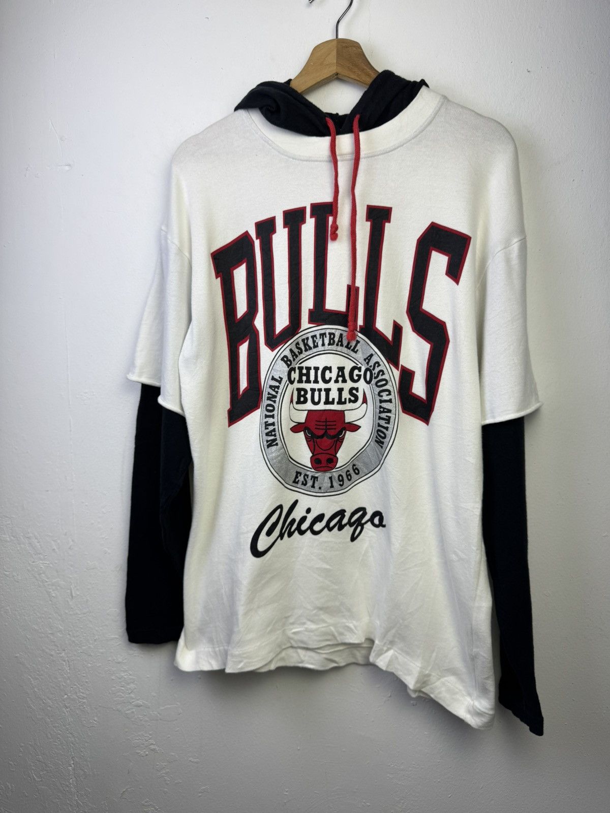 NBA Vintage Chicago Bulls long-sleeve layered hoodie Tshirt Size US L / EU 52-54 / 3 - 3 Thumbnail