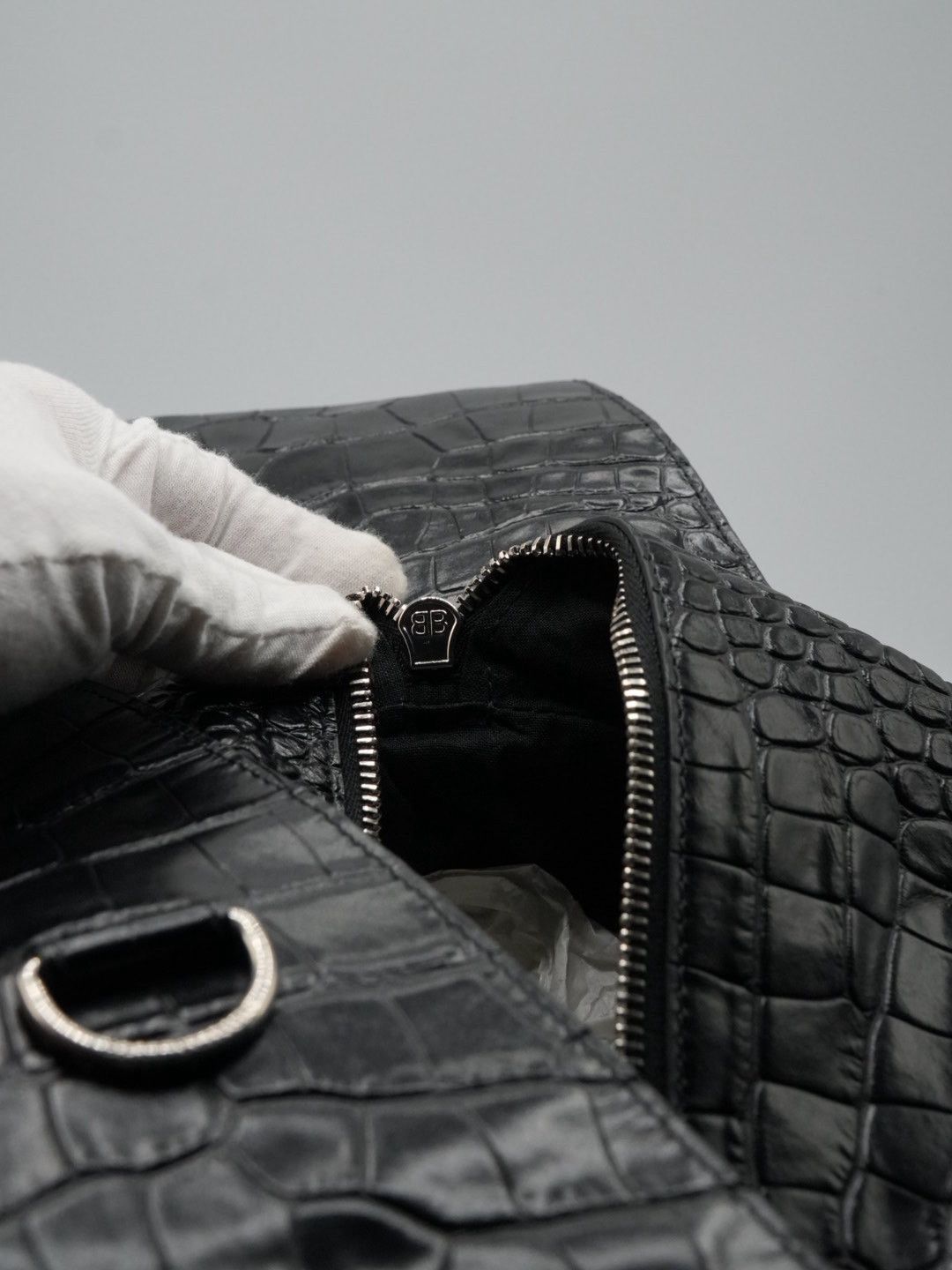 Balenciaga Balenciaga Black Croc Embossed Big Superbusy Sling Bag Size ONE SIZE - 10 Thumbnail