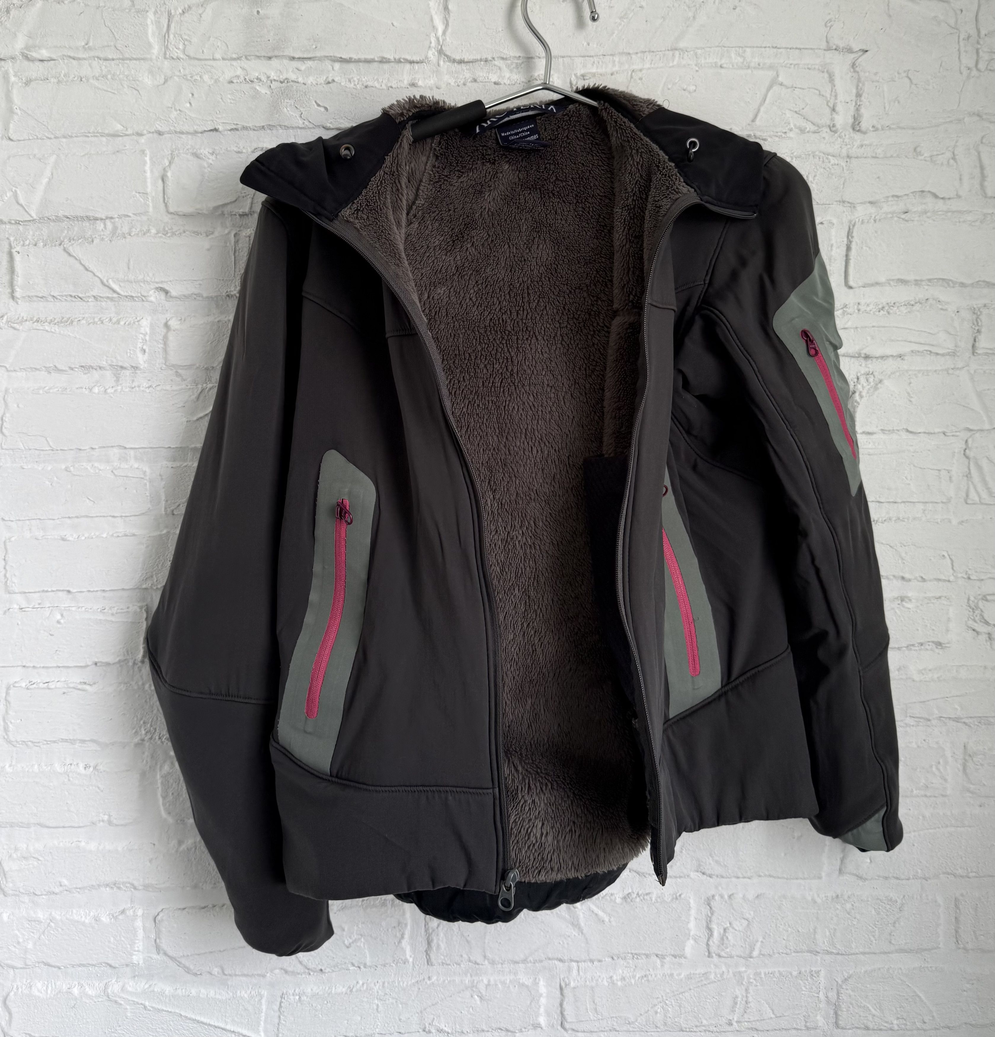 Arc'teryx Vintage Arc’teryx Softshell Jacket Polartec Teddy Fleece Size S / US 4 / IT 40 - 9 Thumbnail