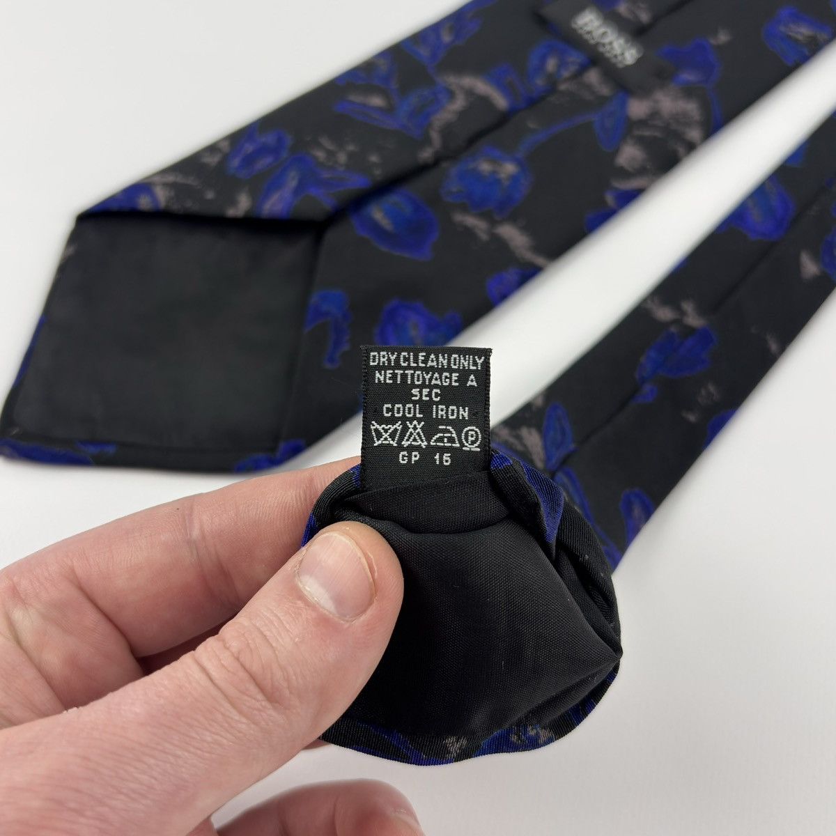 Hugo Boss Vintage Hugo Boss Tie 100% Silk Size ONE SIZE - 7 Thumbnail