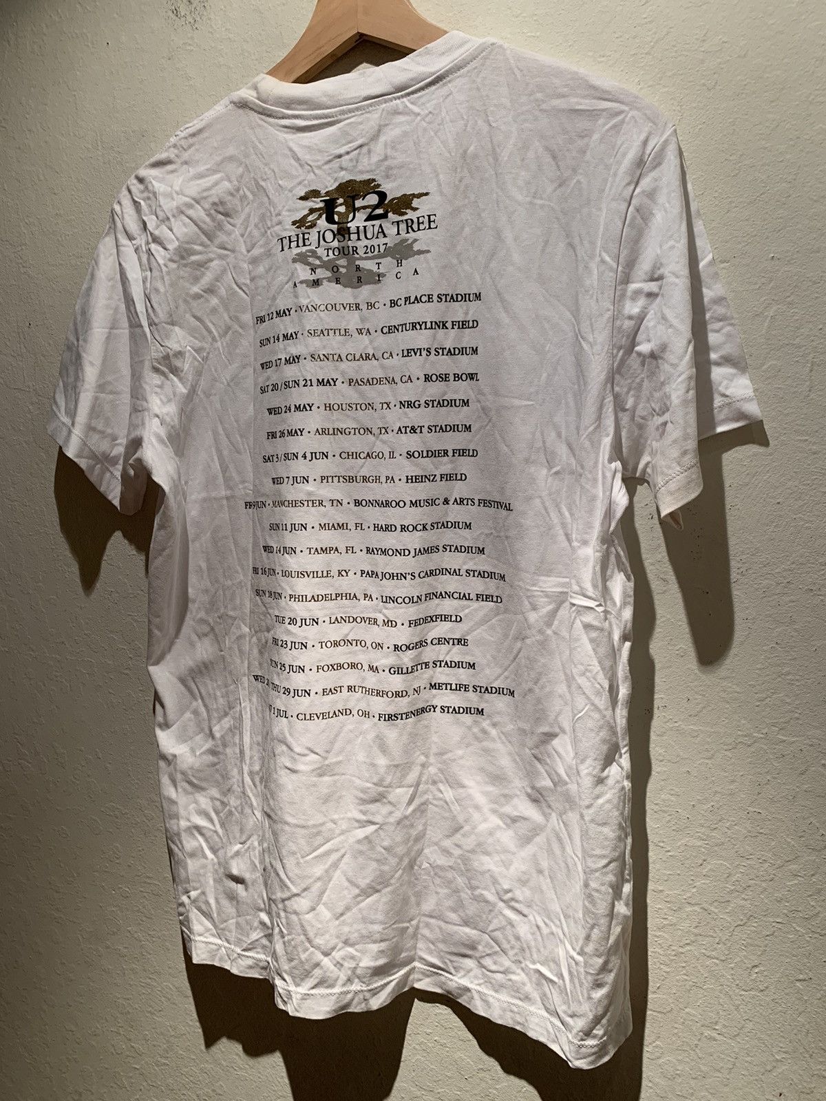 Band Tees *RARE* U2 Joshua Tree Tour Band T-Shirt Size US L / EU 52-54 / 3 - 2 Thumbnail