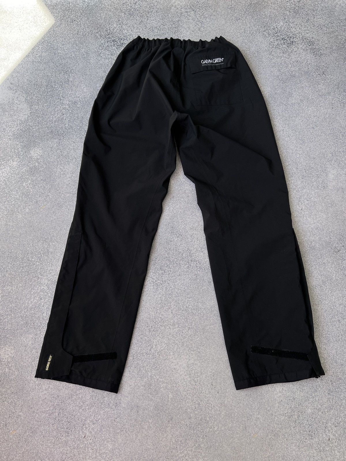 Vintage Vintage Calvin Green Gore-Tex Black Nylon Pants Size US 35 - 14 Thumbnail