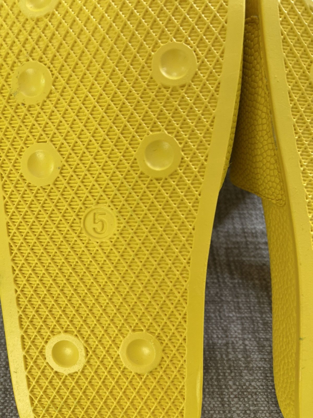 Market Chinatown Market Bball Smiley Slide Size US 5 / EU 37 - 6 Thumbnail