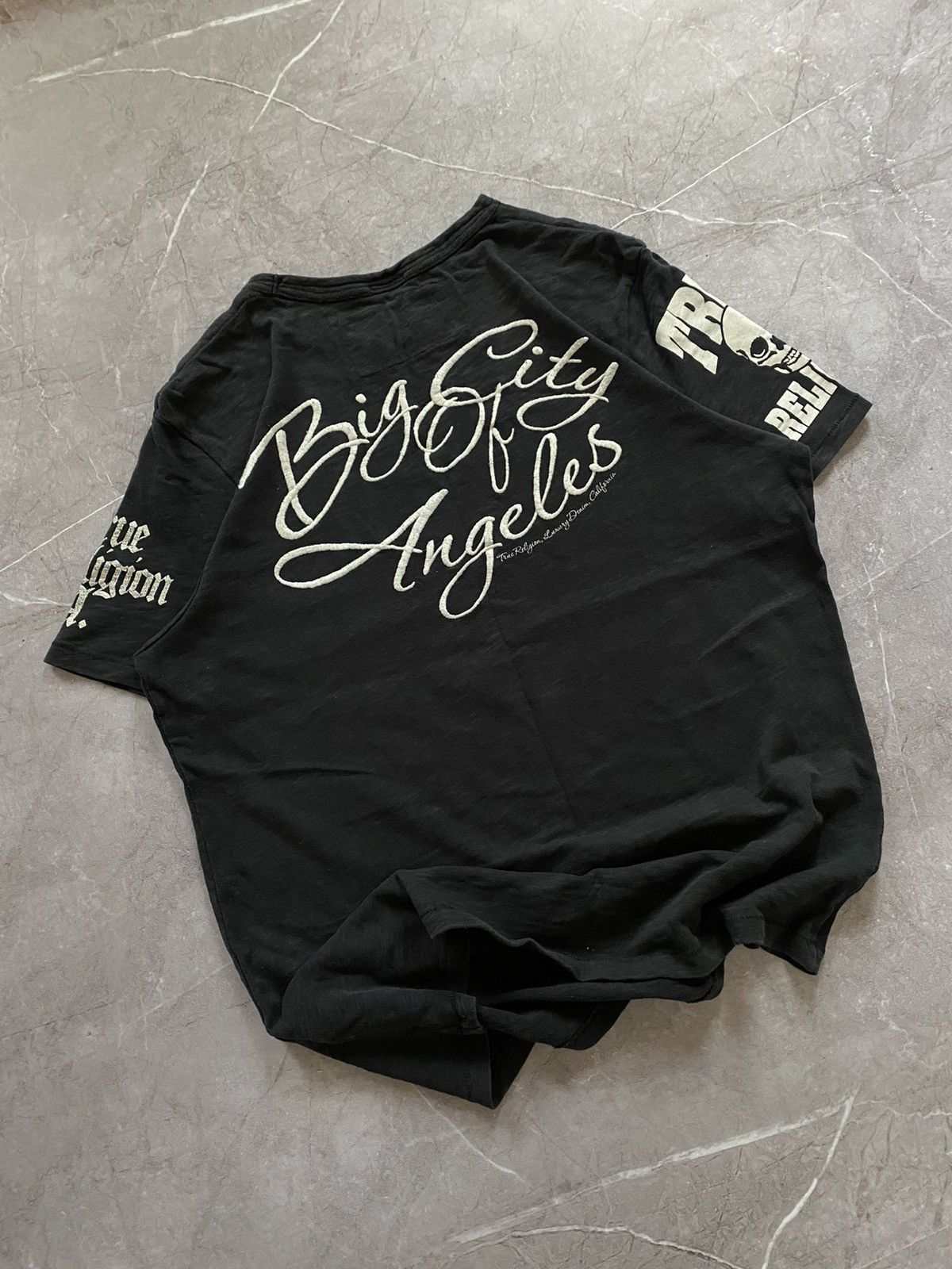True Religion × Vintage Rare True Religion Big City of Angeles Los Angeles T Shirt Size US L / EU 52-54 / 3 - 3 Thumbnail
