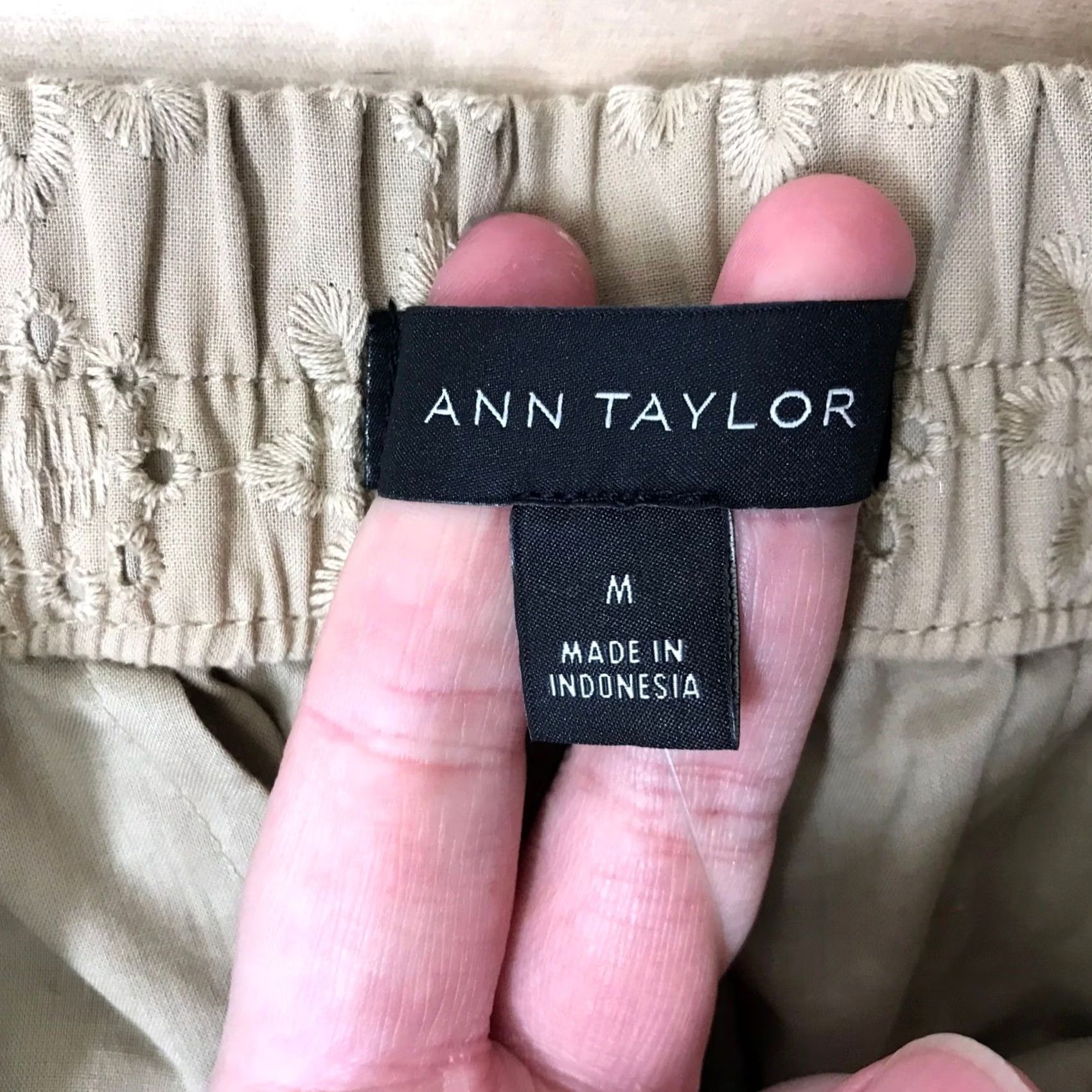 Ann Taylor Ann Taylor The Easy Ankle Pants Womens M NEW Tan Eyelet High Rise Tapered Size 32" / US 10 / IT 46 - 7 Thumbnail