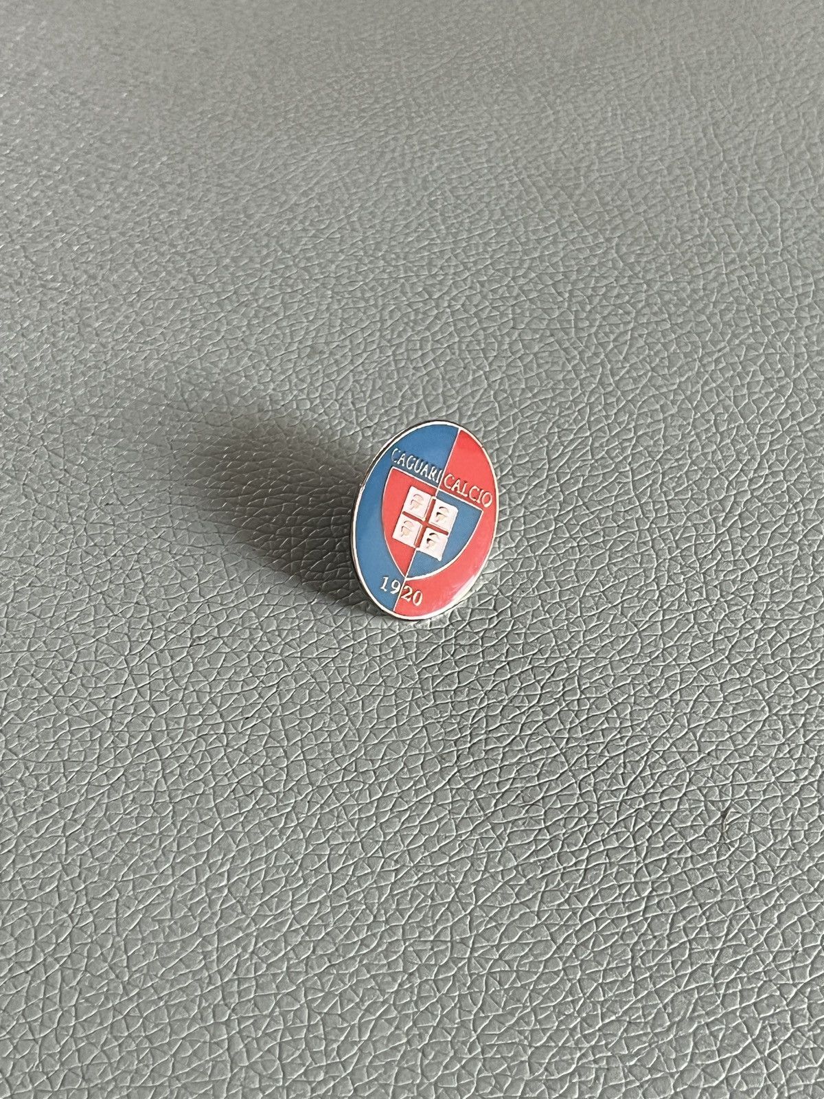 Vintage Cagliari Calcio logo vintage pin Size ONE SIZE - 1 Thumbnail