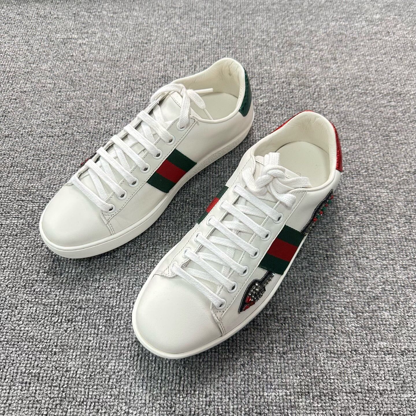 Gucci Gucci White Lowtop Sneakers us_6-5 Women Size US 6.5 / IT 36.5 - 1 Thumbnail