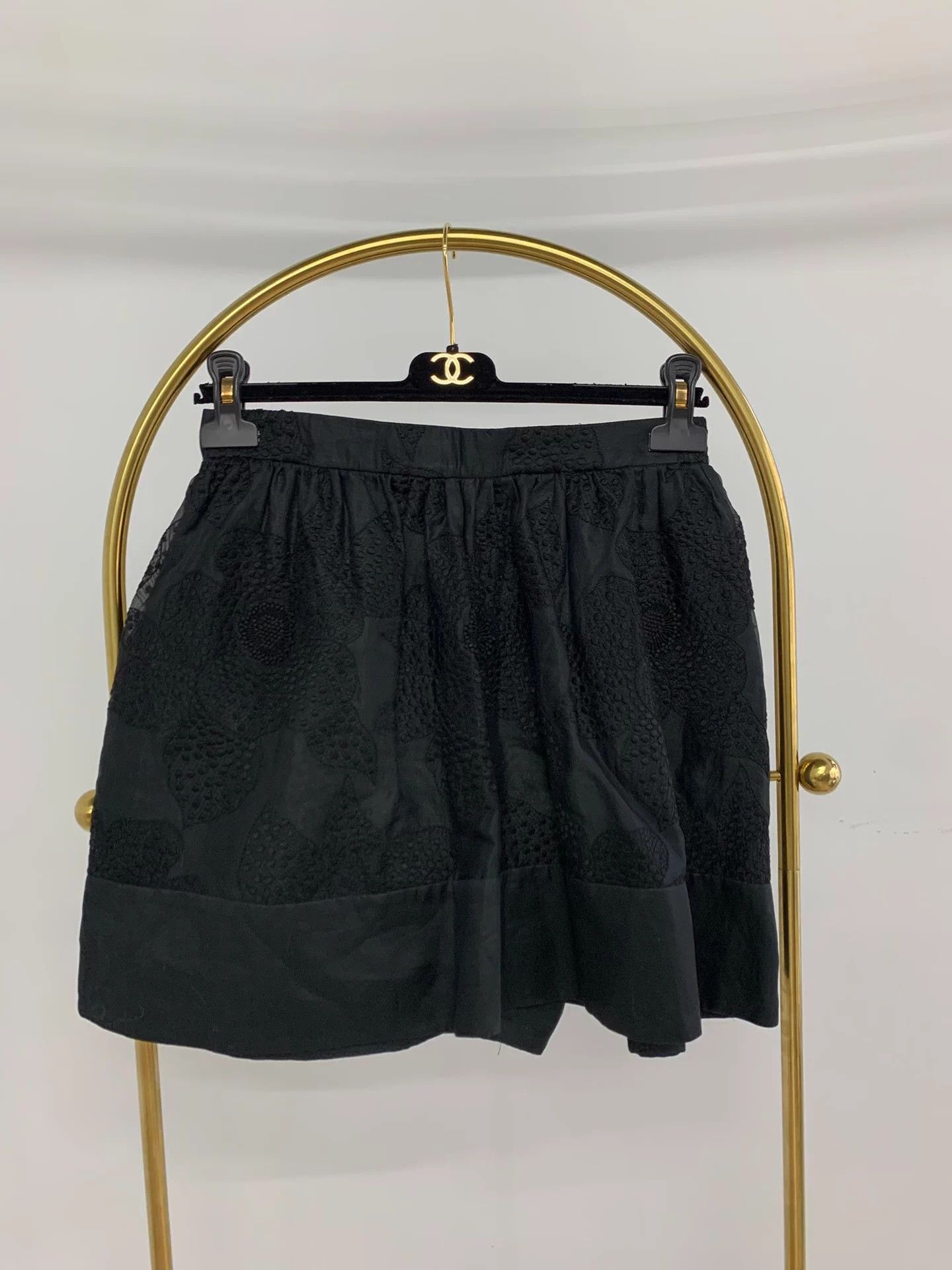Valentino Valentino Black Embroidered Lace Shorts 40 New Size 27" / US 4 / IT 40 - 1 Thumbnail