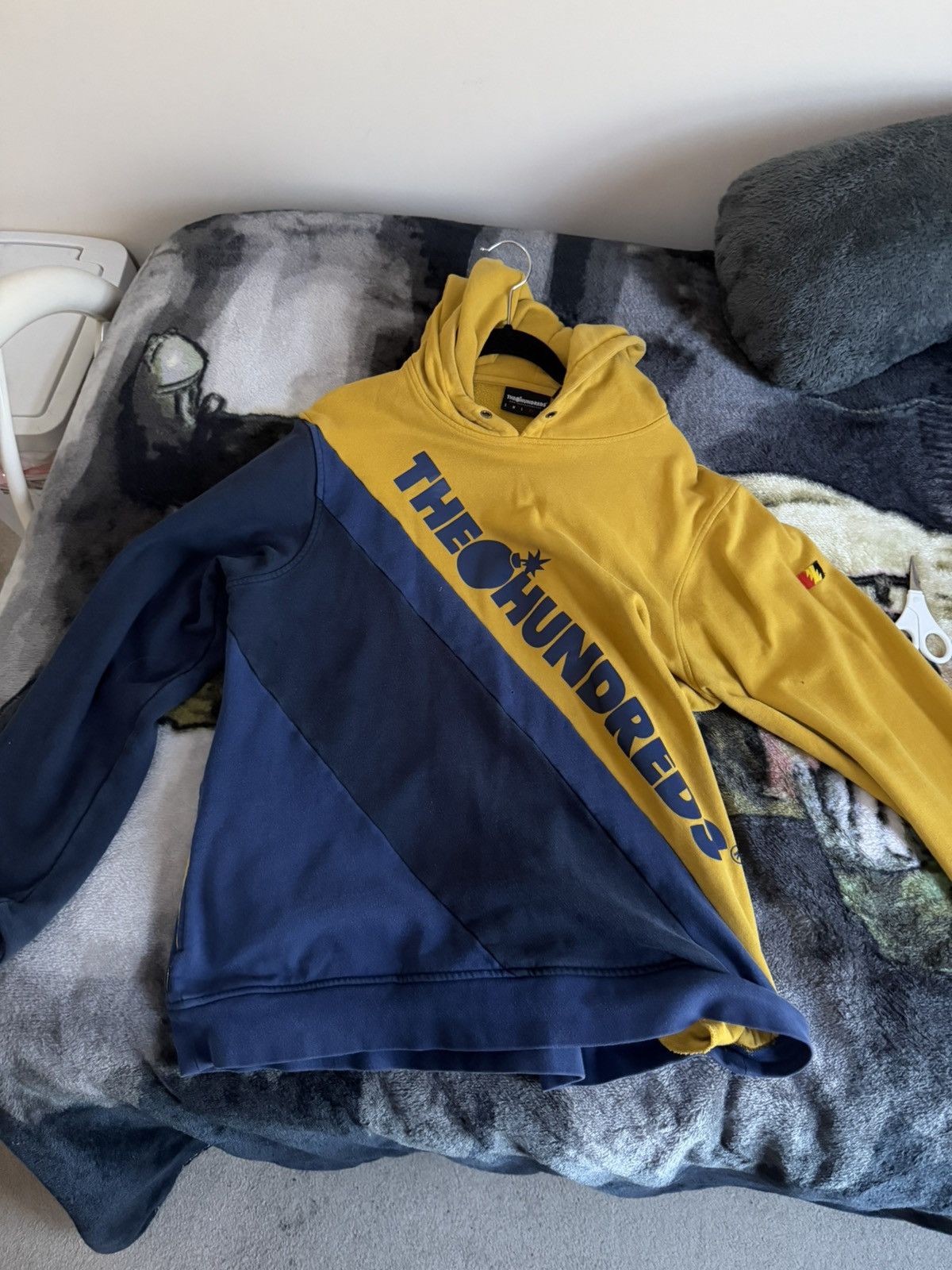 The Hundreds The Hundreds Colorblock Diagonal Hoodie Yellow Navy XL Size US XL / EU 56 / 4 - 1 Thumbnail