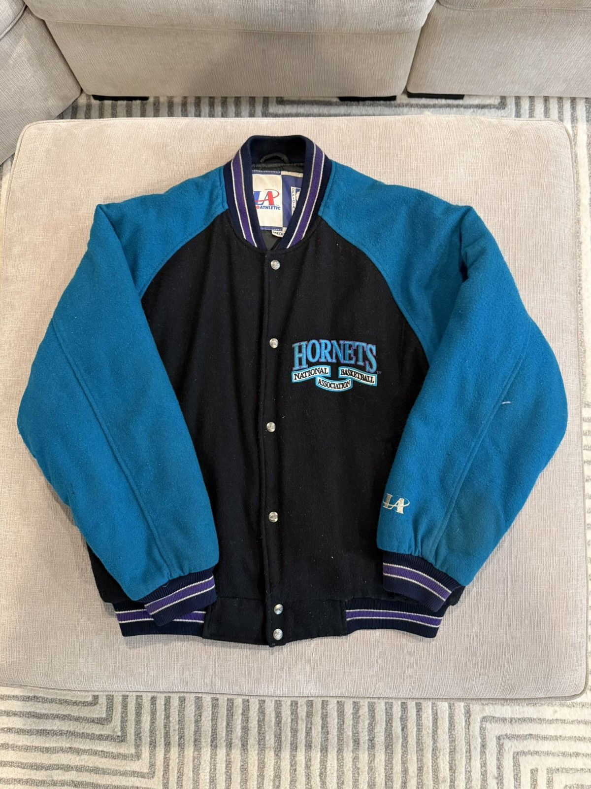 Logo Athletic Crazy Official NBA Vintage Charlotte Hornets Bomber Size US M / EU 48-50 / 2 - 1 Thumbnail