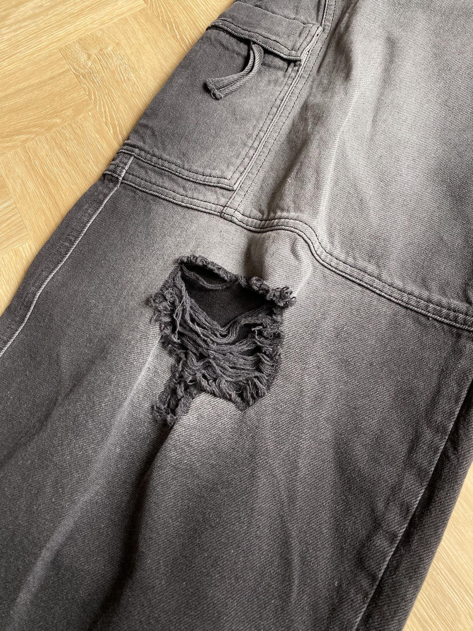 Han Kjobenhavn NWT $490 - Distressed Washed Denim Cargo Trousers Size US 32 / EU 48 - 8 Thumbnail
