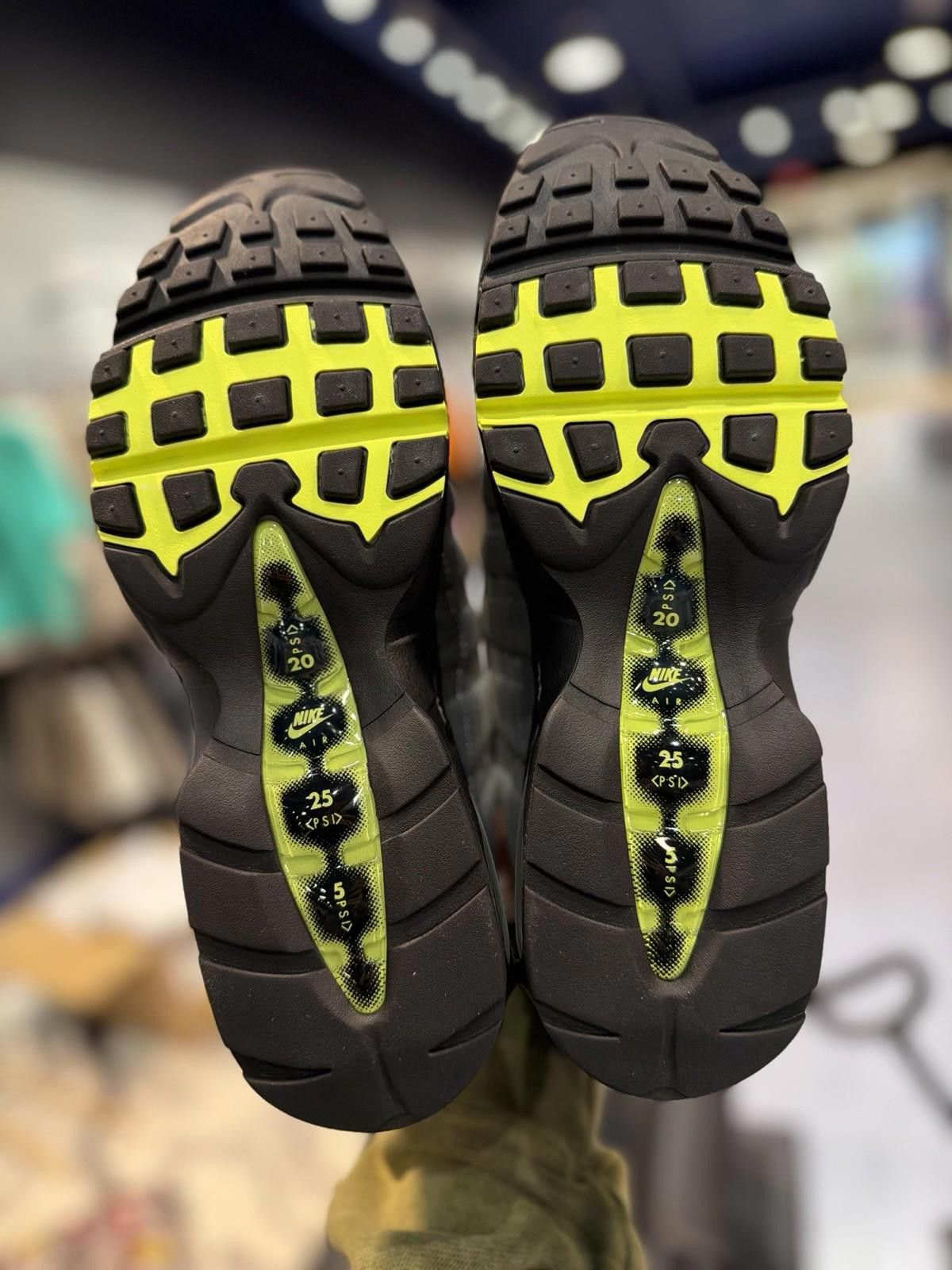 Nike Size 12 - Nike Air Max 95 OG 2025/2026 Neon (HM4740 001) Size US 12 / EU 45 - 8 Thumbnail